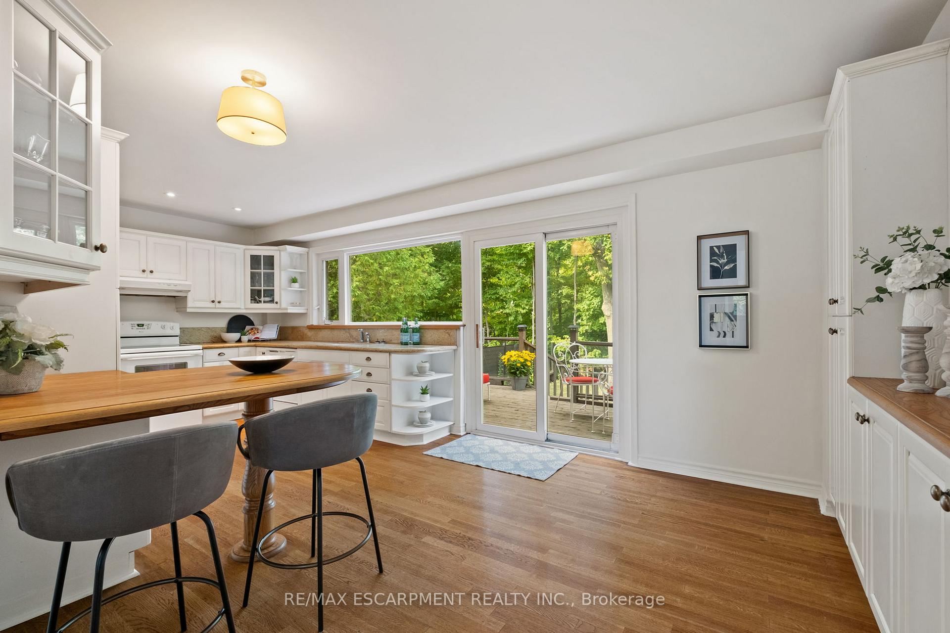 Photo 8 of 463 Grand Boulevard, Oakville, Falgarwood — HOMEH