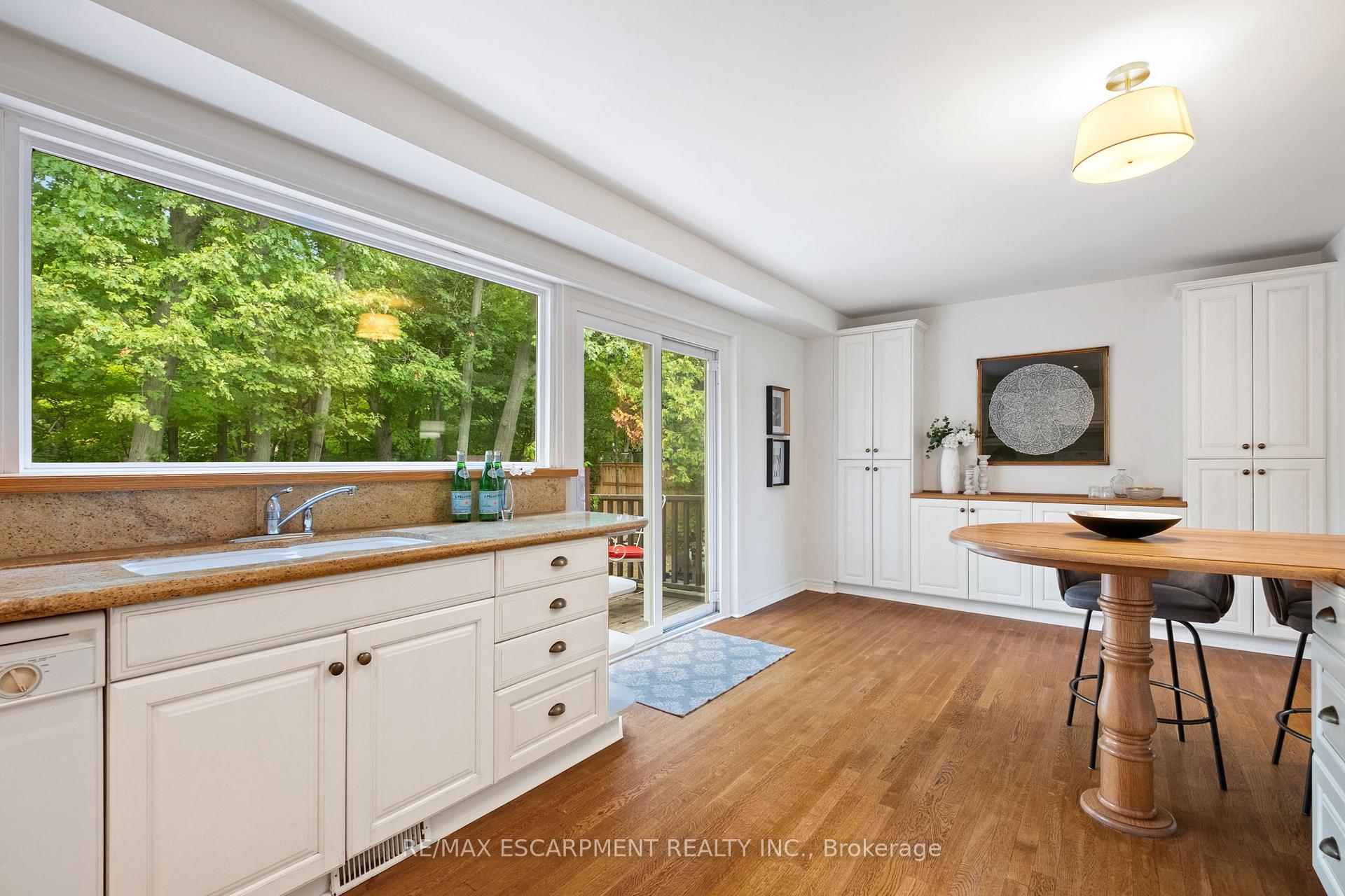 Photo 10 of 463 Grand Boulevard, Oakville, Falgarwood — HOMEH