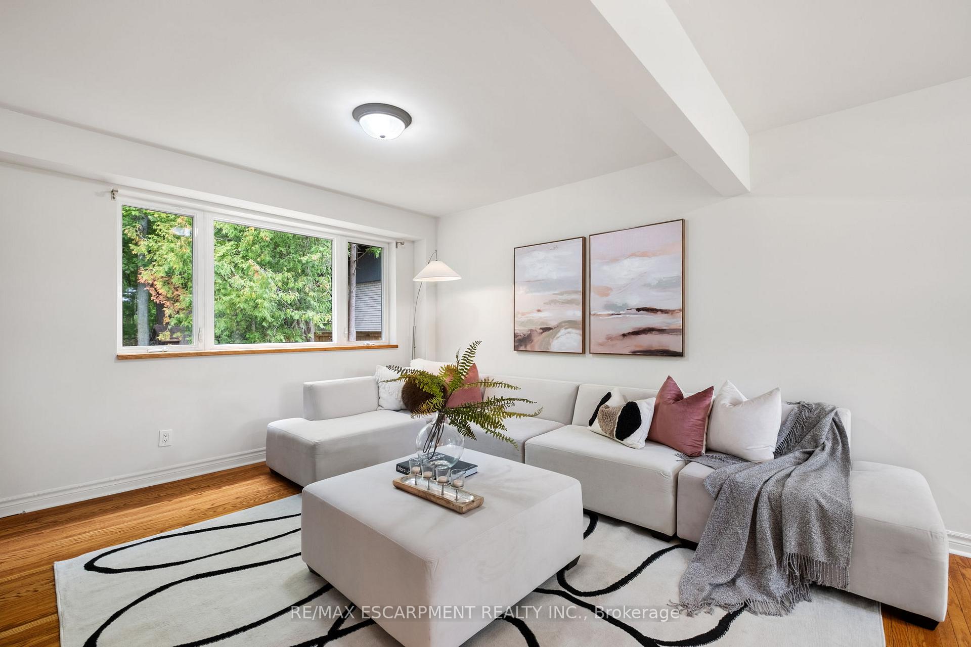 Photo 13 of 463 Grand Boulevard, Oakville, Falgarwood — HOMEH
