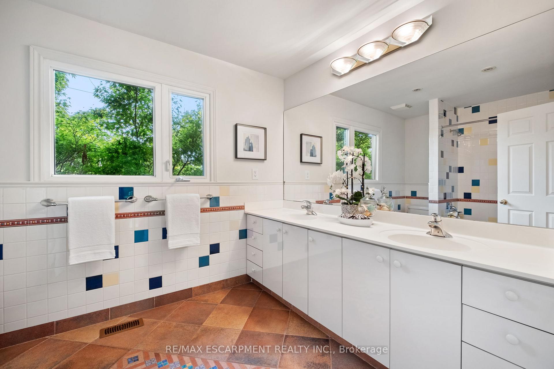 Photo 17 of 463 Grand Boulevard, Oakville, Falgarwood — HOMEH