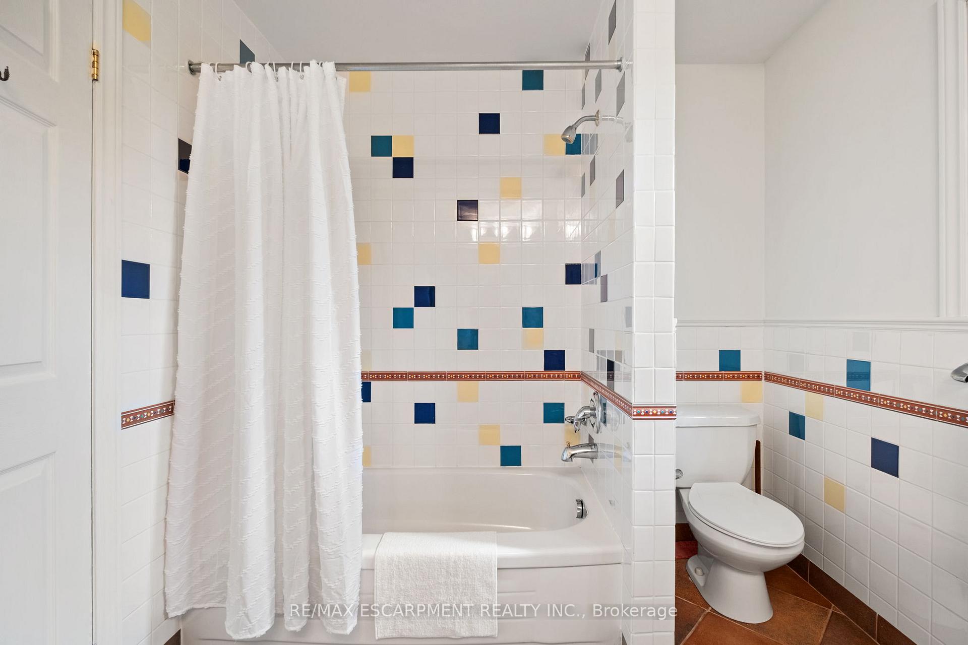 Photo 18 of 463 Grand Boulevard, Oakville, Falgarwood — HOMEH
