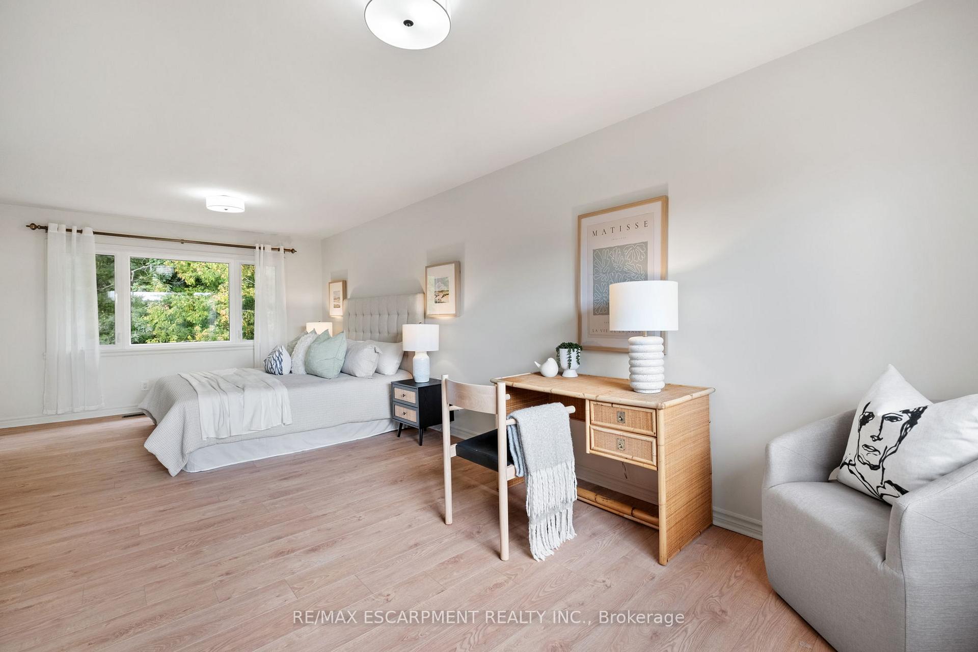 Photo 19 of 463 Grand Boulevard, Oakville, Falgarwood — HOMEH