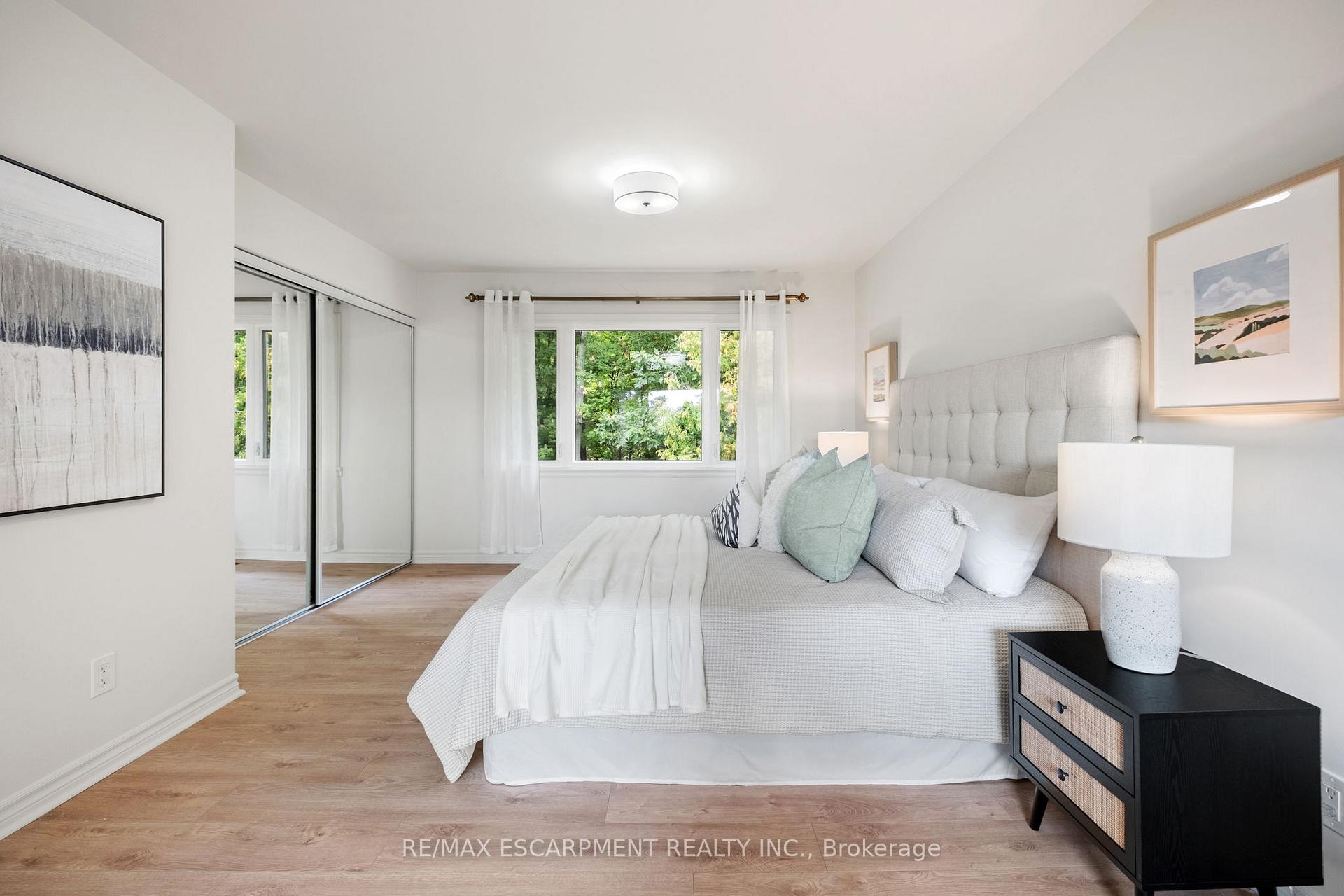 Photo 20 of 463 Grand Boulevard, Oakville, Falgarwood — HOMEH