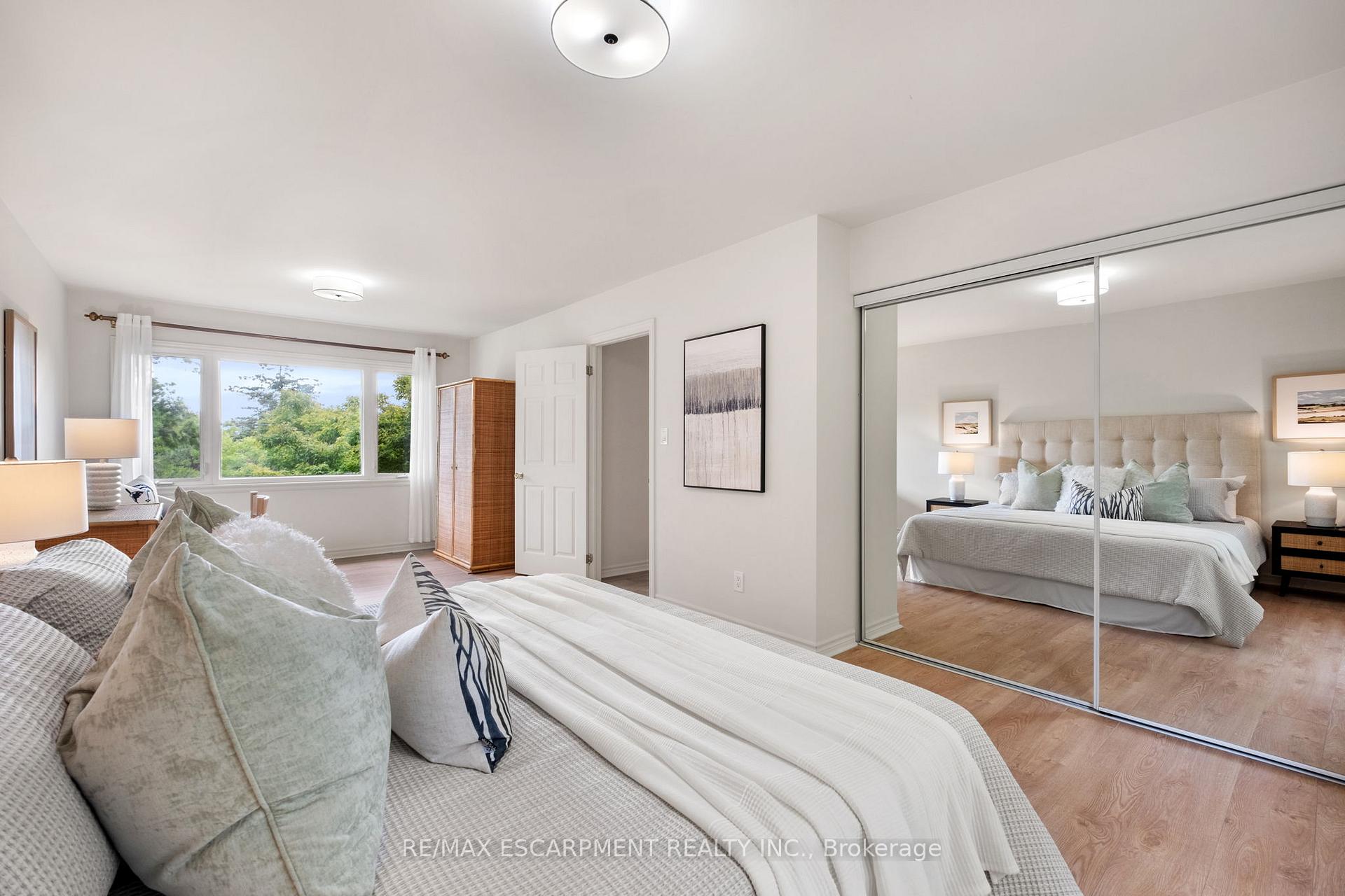 Photo 21 of 463 Grand Boulevard, Oakville, Falgarwood — HOMEH