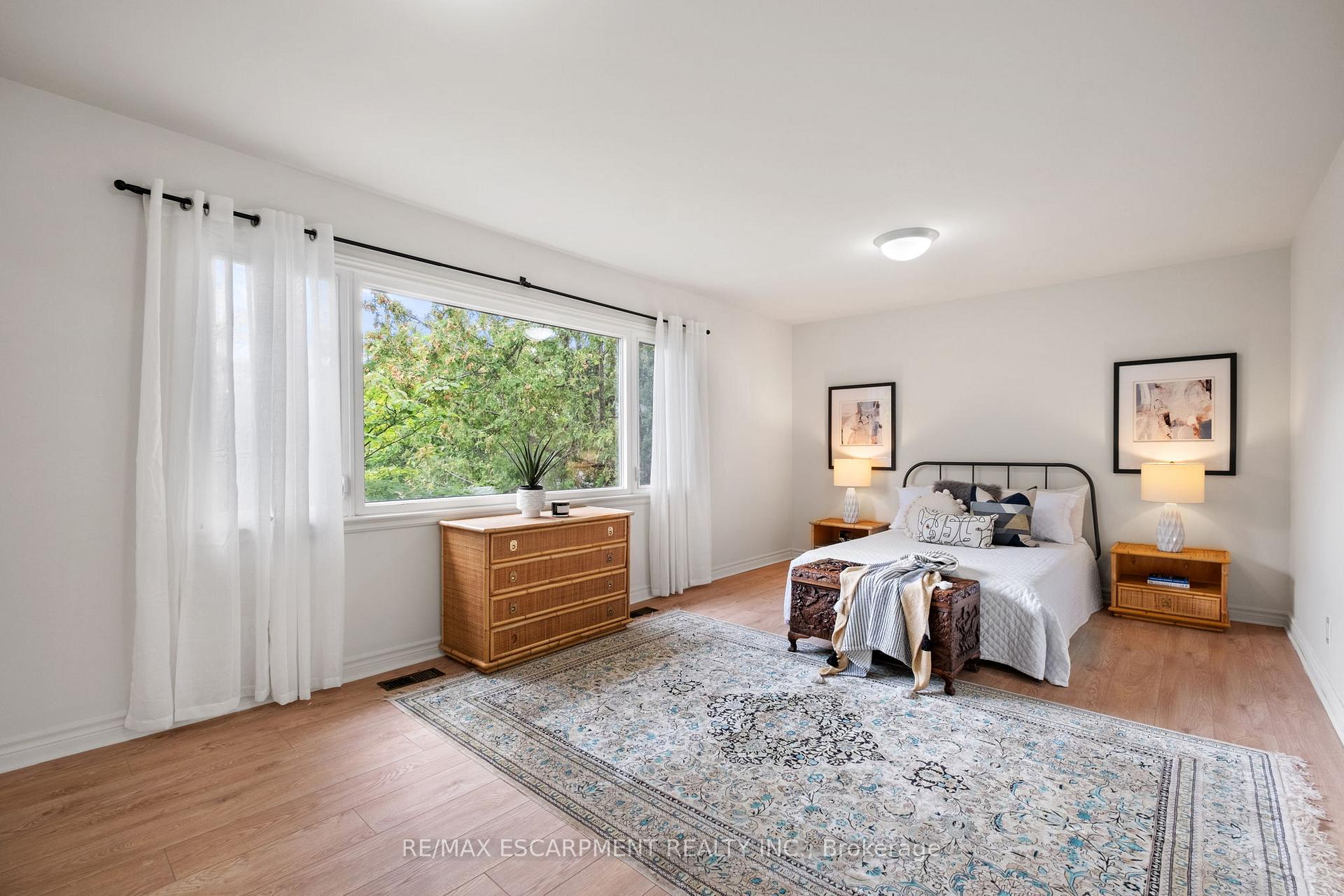 Photo 22 of 463 Grand Boulevard, Oakville, Falgarwood — HOMEH