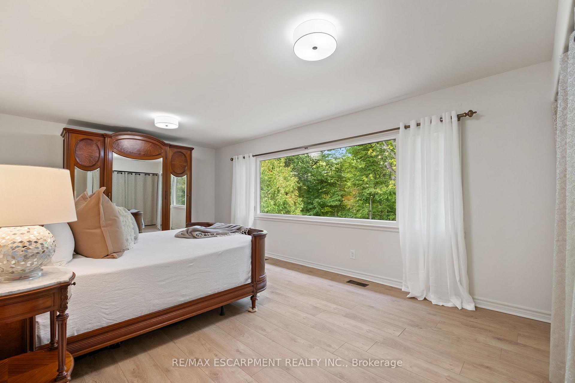 Photo 24 of 463 Grand Boulevard, Oakville, Falgarwood — HOMEH