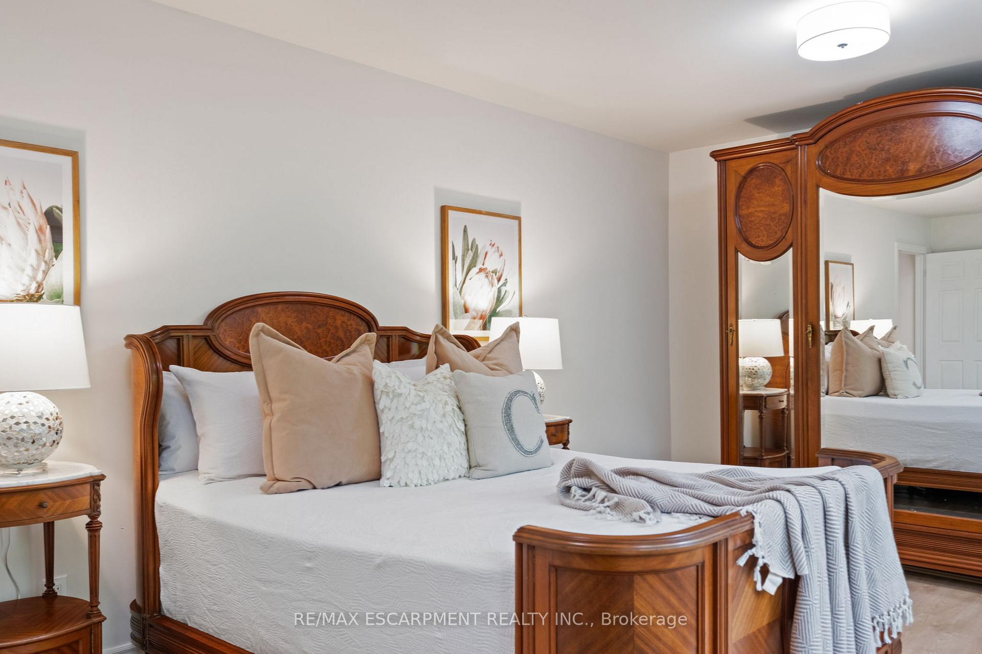 Photo 25 of 463 Grand Boulevard, Oakville, Falgarwood — HOMEH