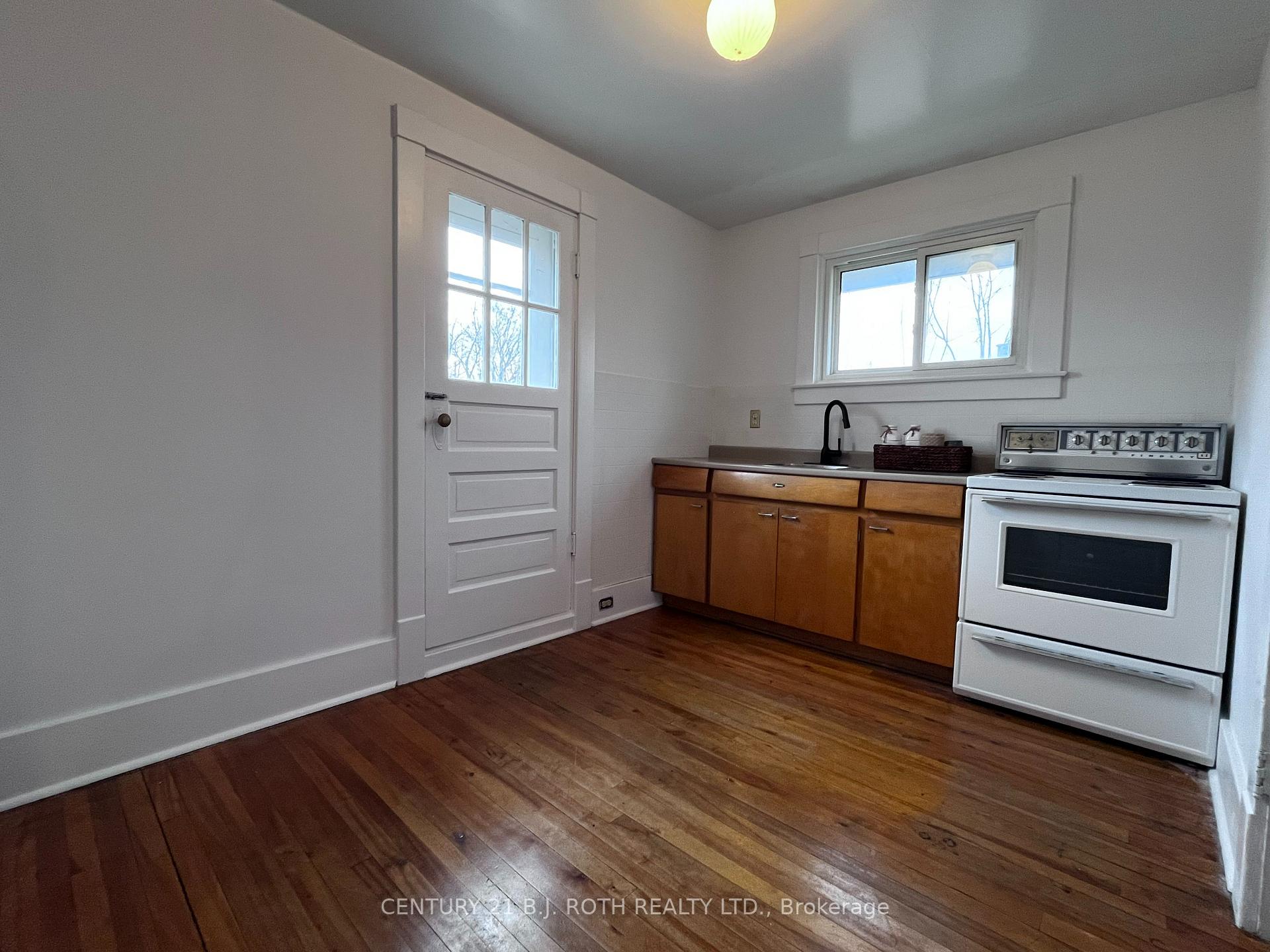 Photo 8 of 130 Mary Street, Orillia — HOMEH