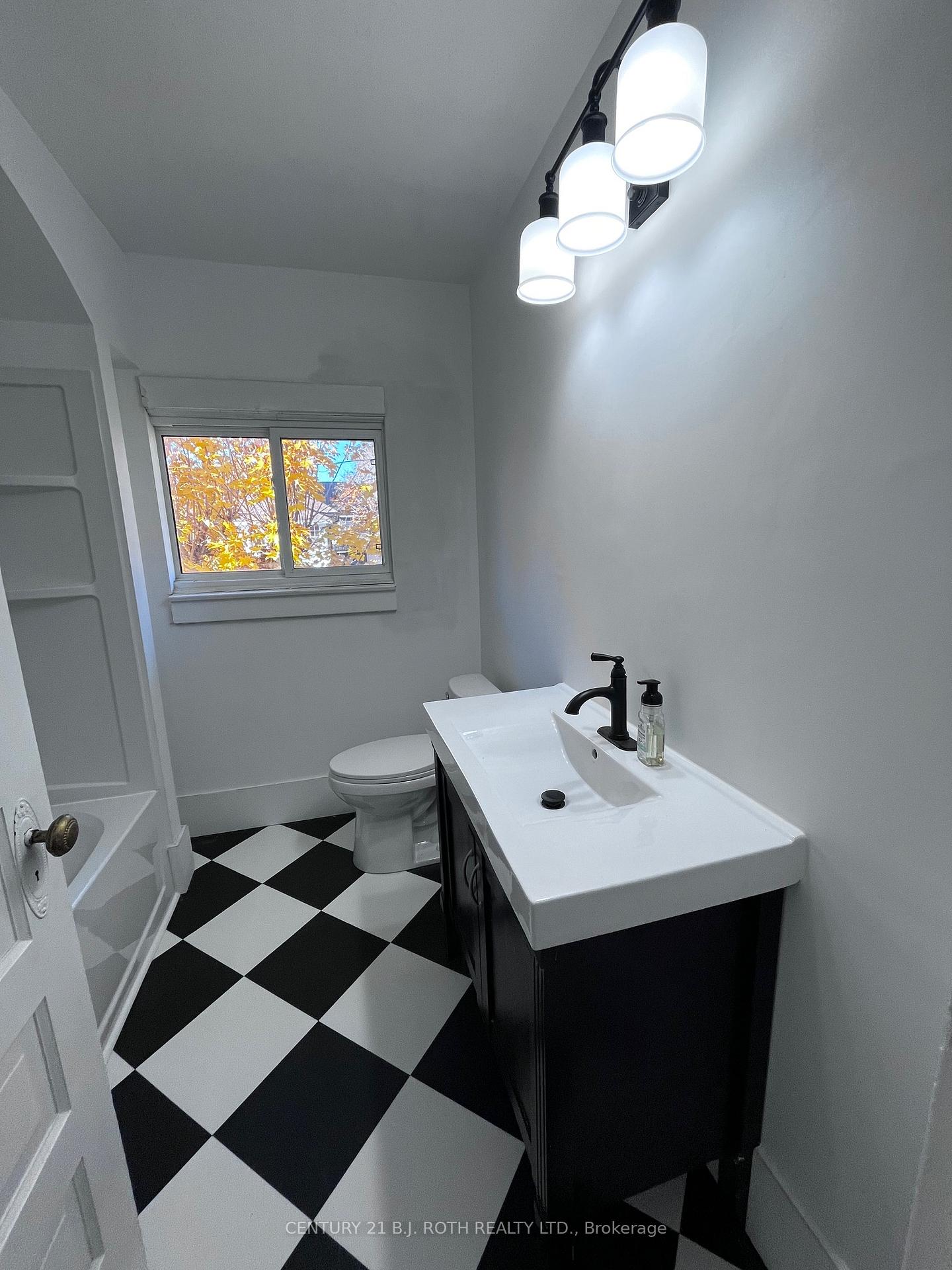 Photo 12 of 130 Mary Street, Orillia — HOMEH