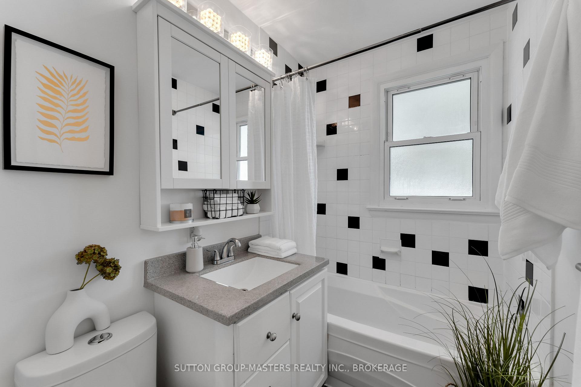 Photo 14 of 47 Oak Street, Kingston, East of Sir John A. Blvd — HOMEH