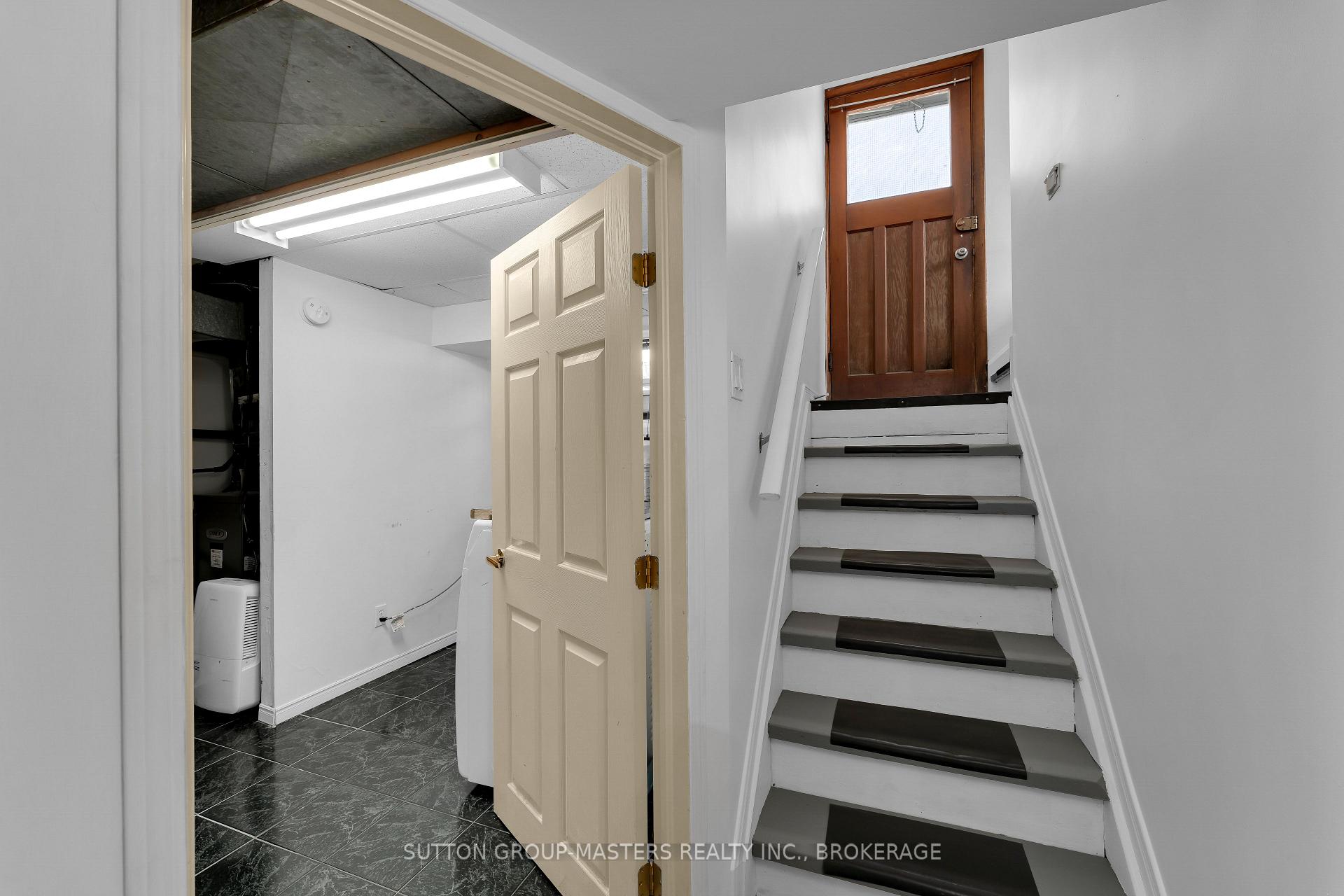 Photo 19 of 47 Oak Street, Kingston, East of Sir John A. Blvd — HOMEH