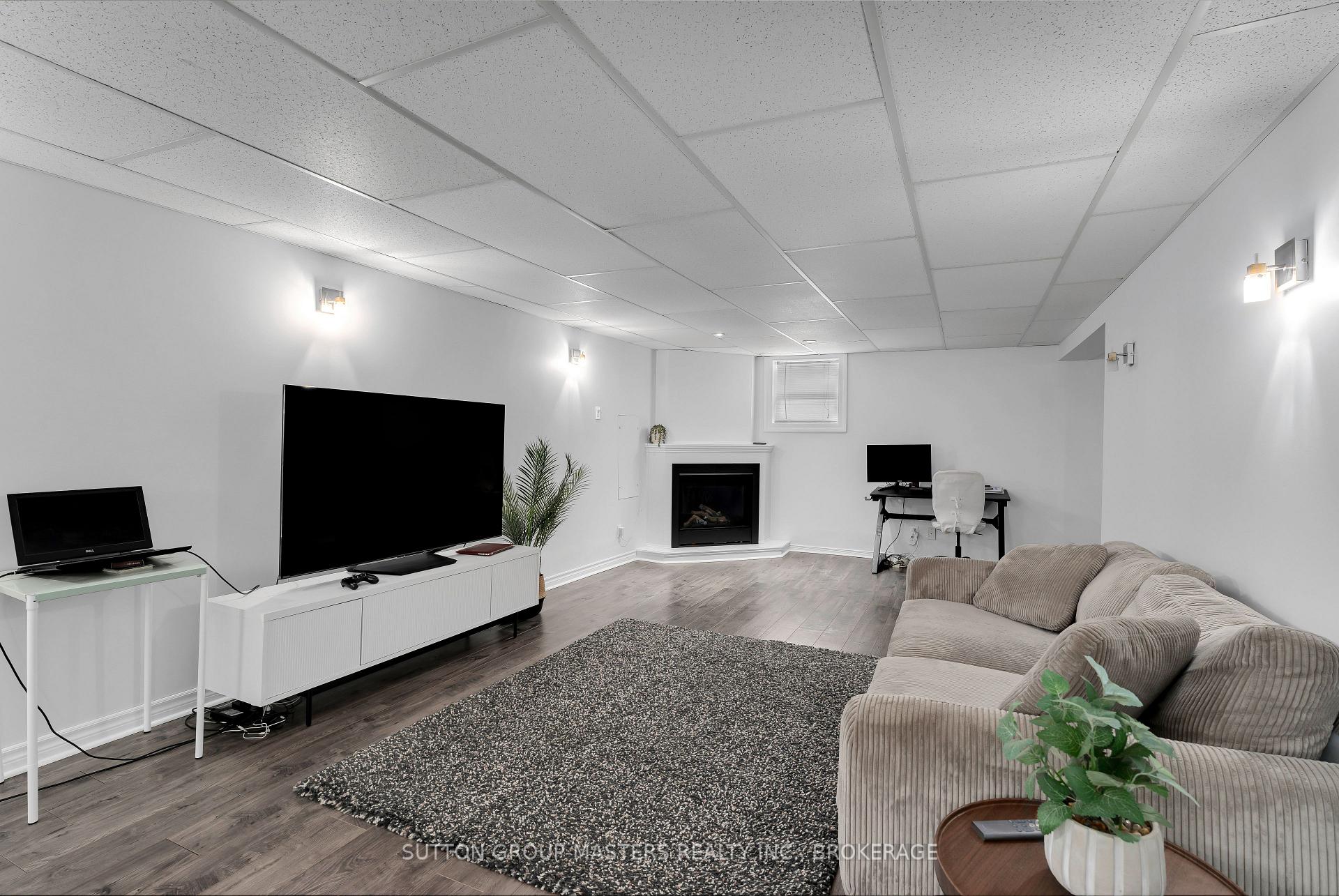 Photo 24 of 47 Oak Street, Kingston, East of Sir John A. Blvd — HOMEH