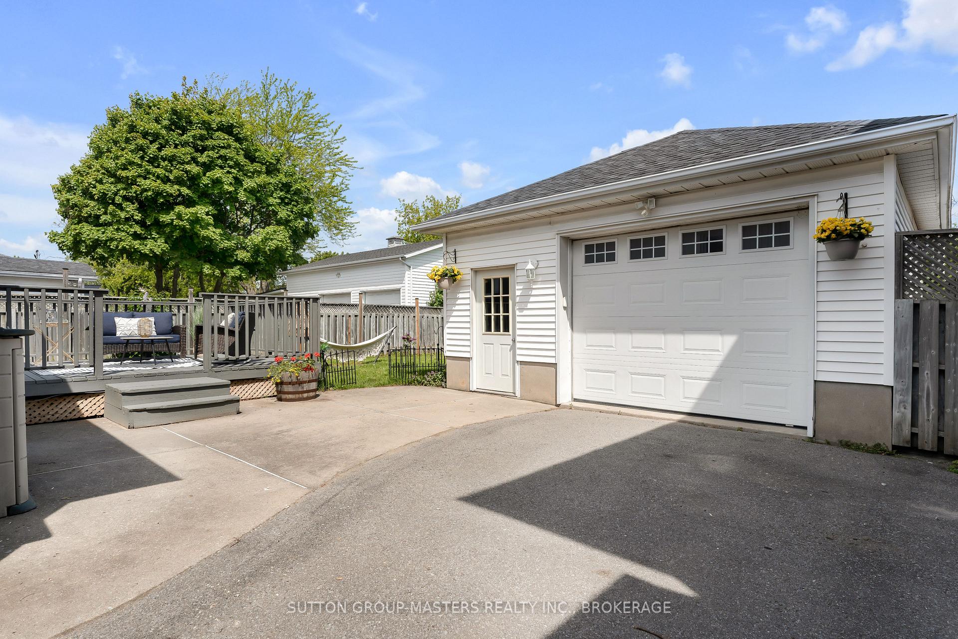 Photo 31 of 47 Oak Street, Kingston, East of Sir John A. Blvd — HOMEH