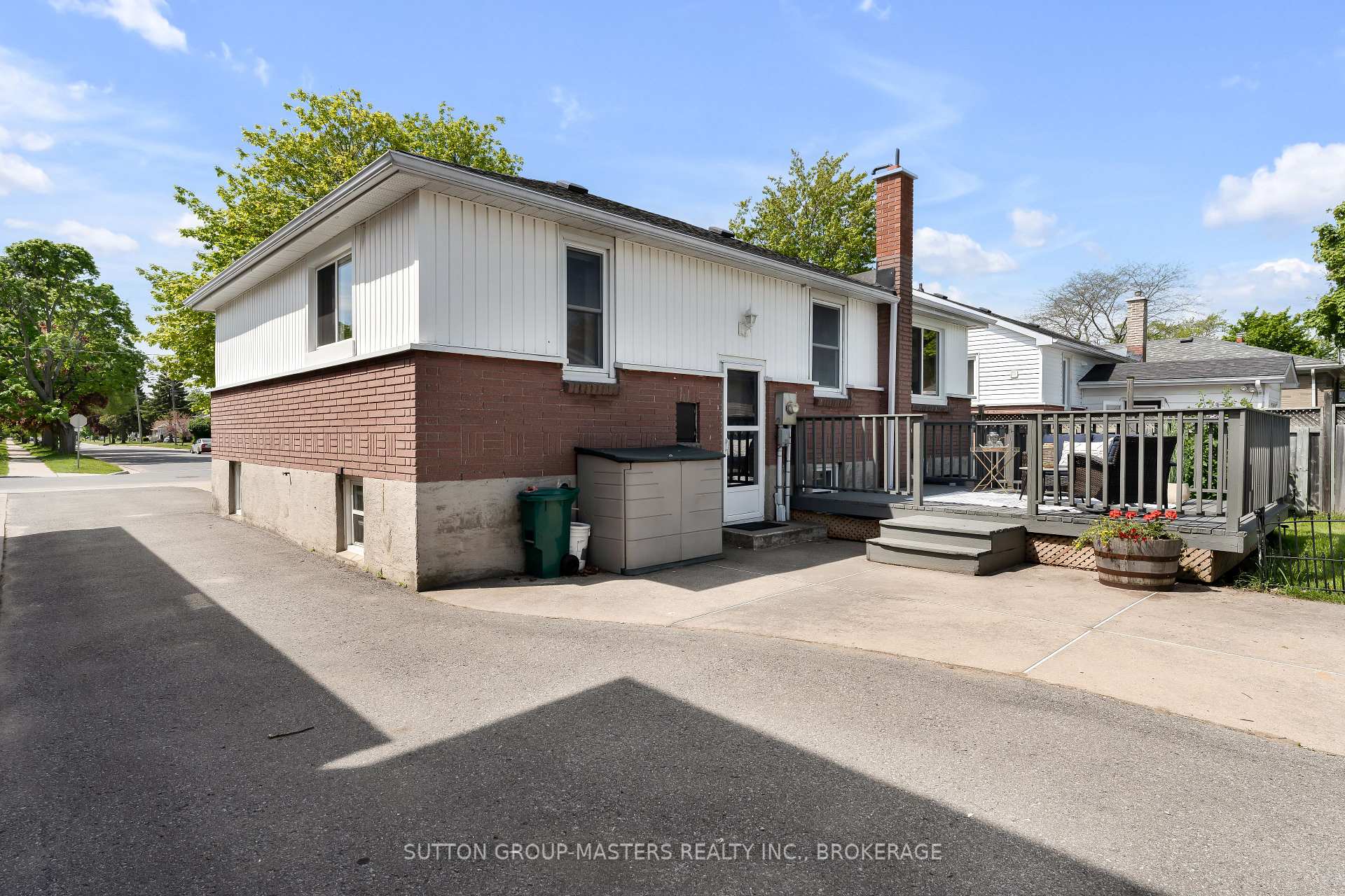 Photo 32 of 47 Oak Street, Kingston, East of Sir John A. Blvd — HOMEH