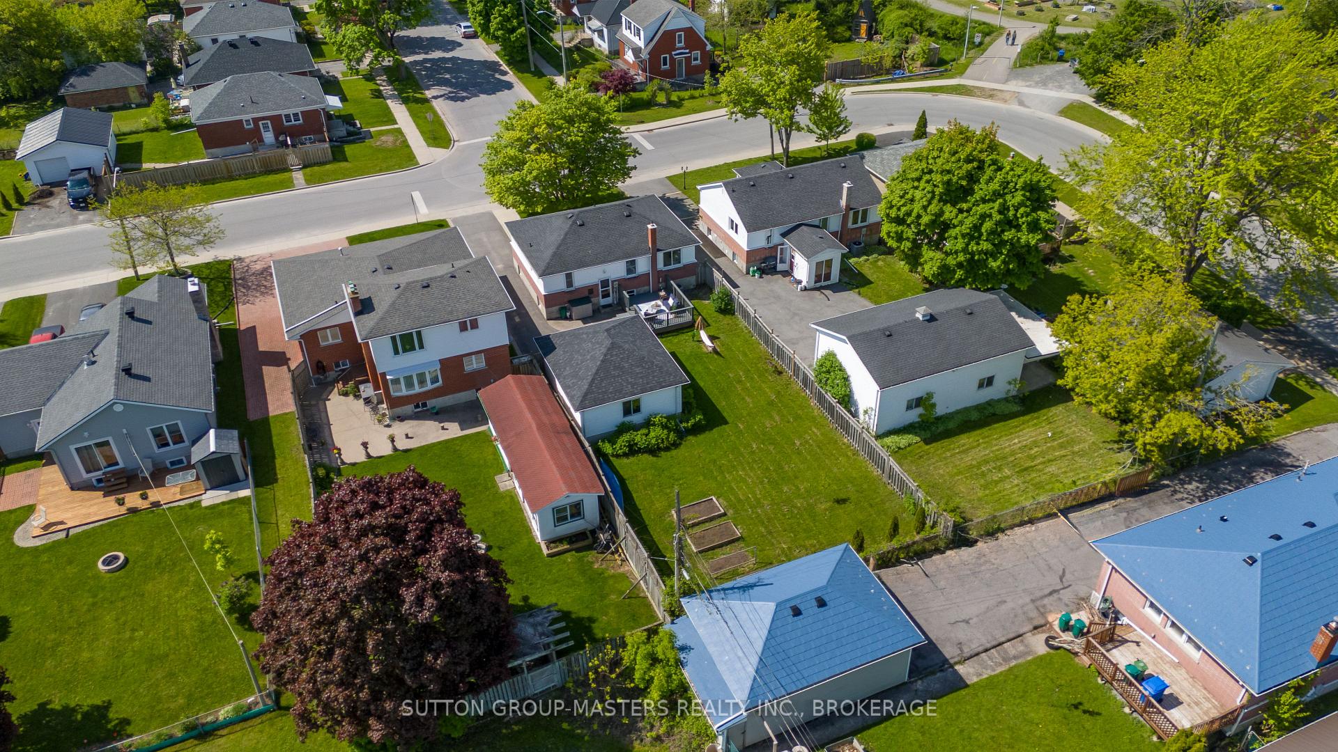 Photo 42 of 47 Oak Street, Kingston, East of Sir John A. Blvd — HOMEH