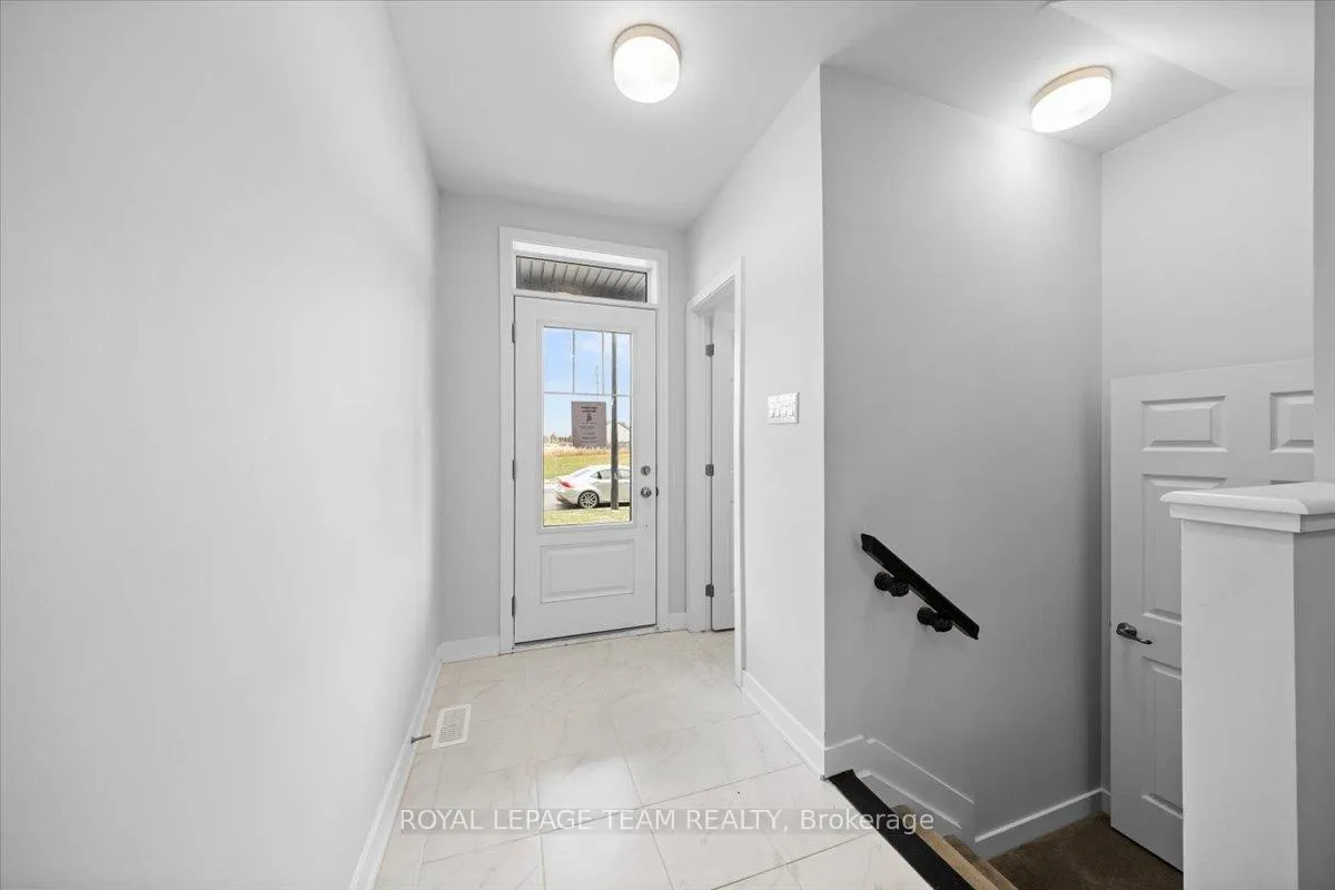 Photo 2 of 2123 Winsome Terrace, Ottawa, Fallingbrook/Gardenway South — HOMEH