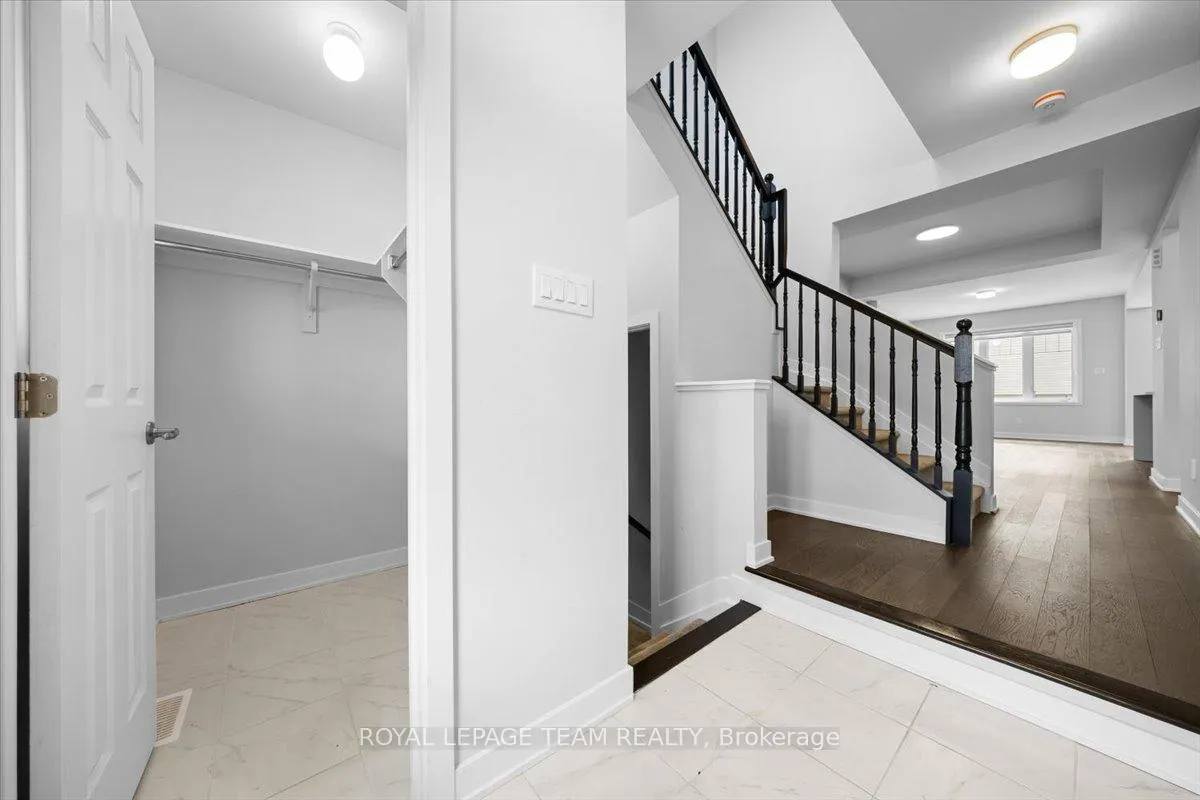 Photo 4 of 2123 Winsome Terrace, Ottawa, Fallingbrook/Gardenway South — HOMEH