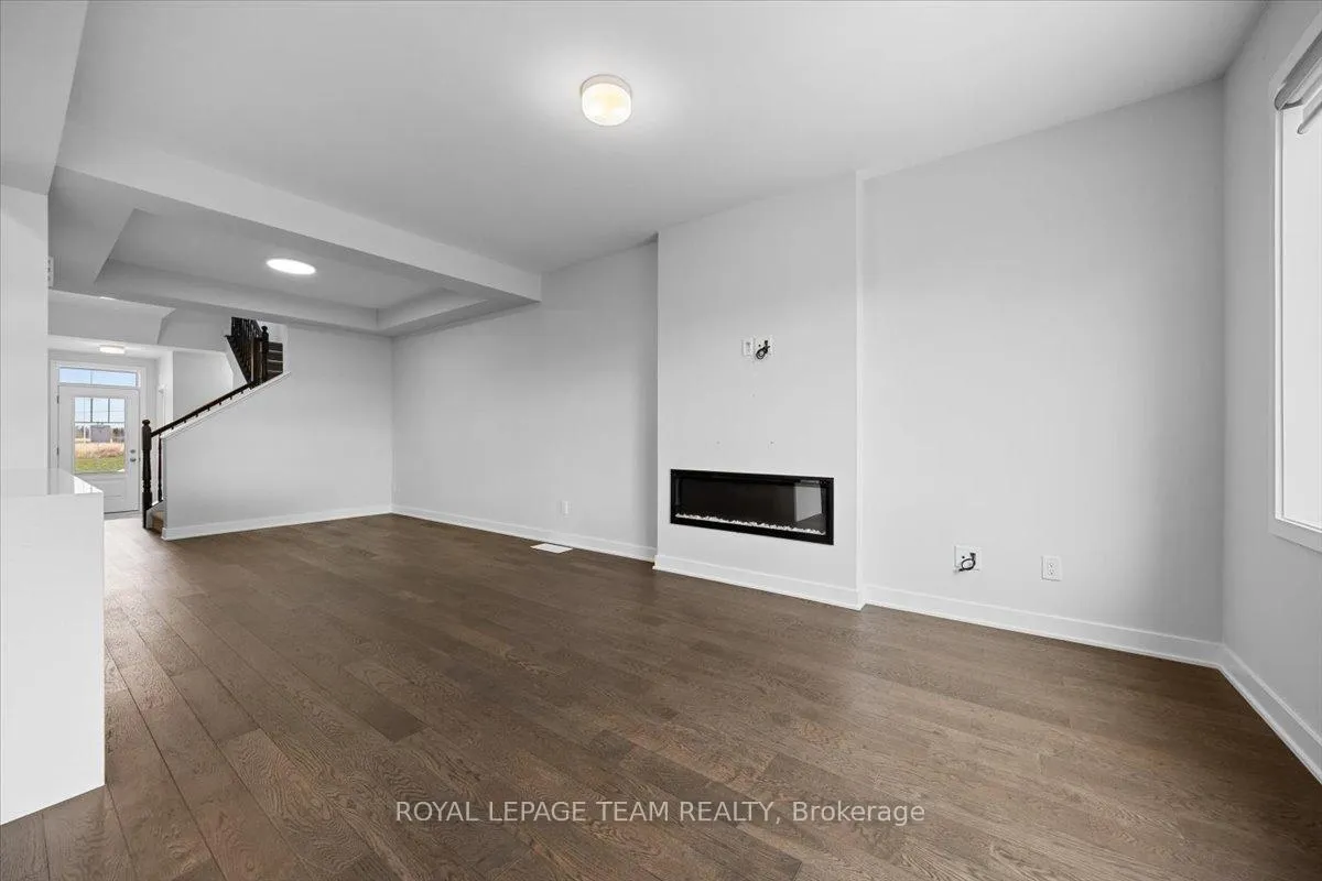 Photo 6 of 2123 Winsome Terrace, Ottawa, Fallingbrook/Gardenway South — HOMEH