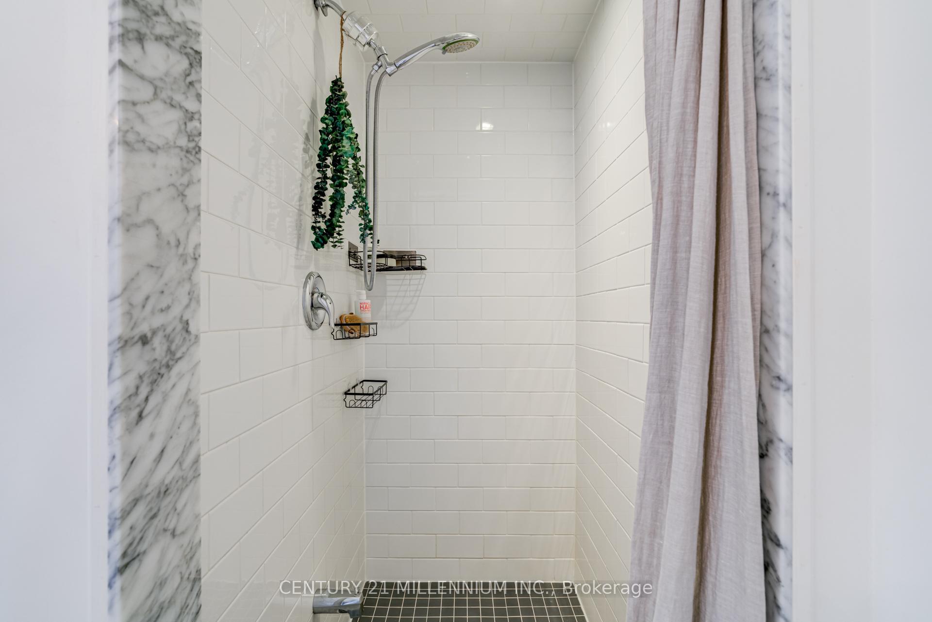 Photo 25 of 21 Weaver Terrace, New Tecumseth, Tottenham — HOMEH