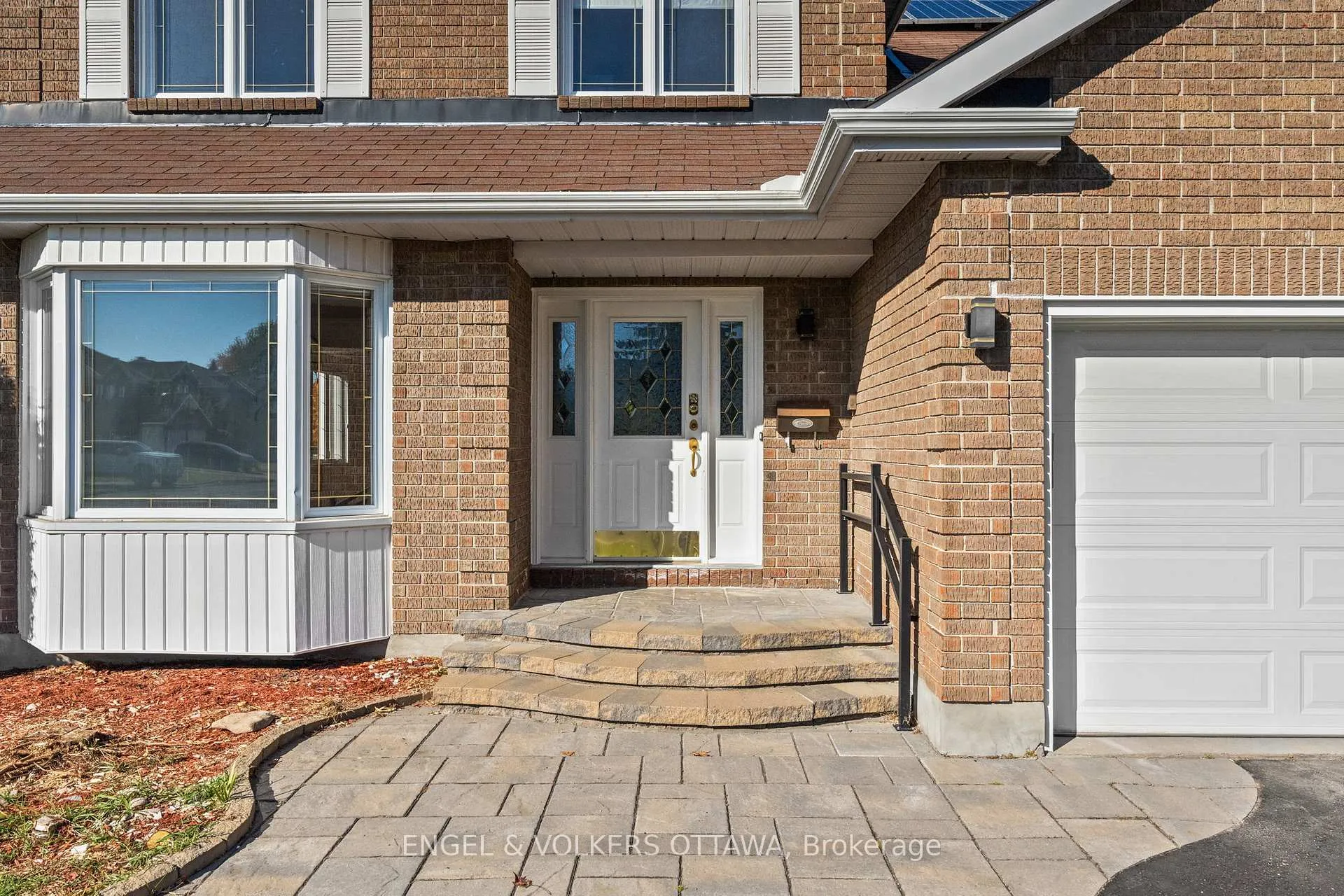Photo 2 of 841 Montcrest Drive, Ottawa, Fallingbrook/Ridgemount — HOMEH