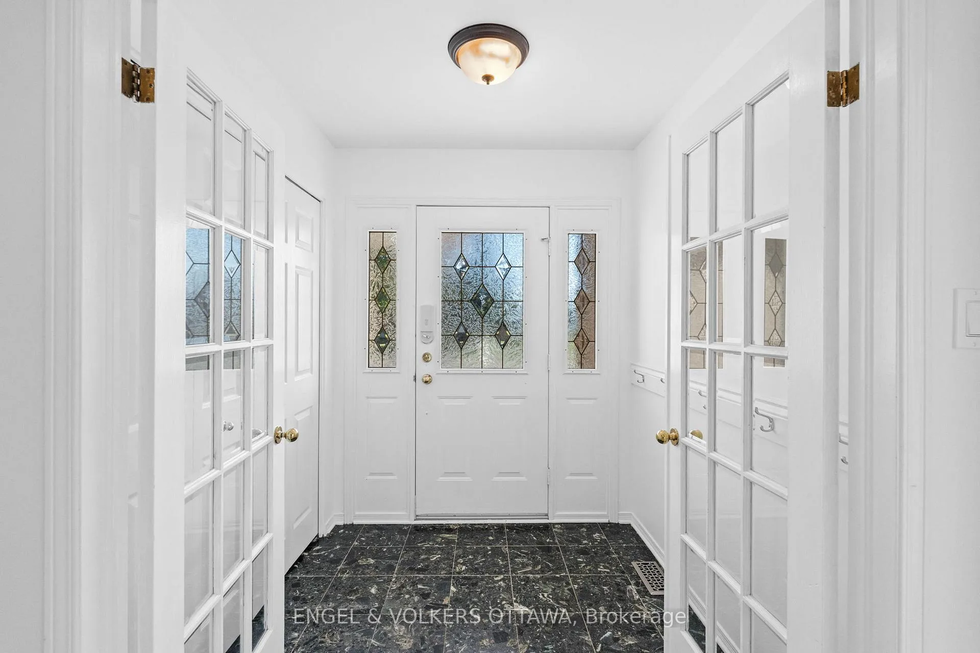 Photo 3 of 841 Montcrest Drive, Ottawa, Fallingbrook/Ridgemount — HOMEH
