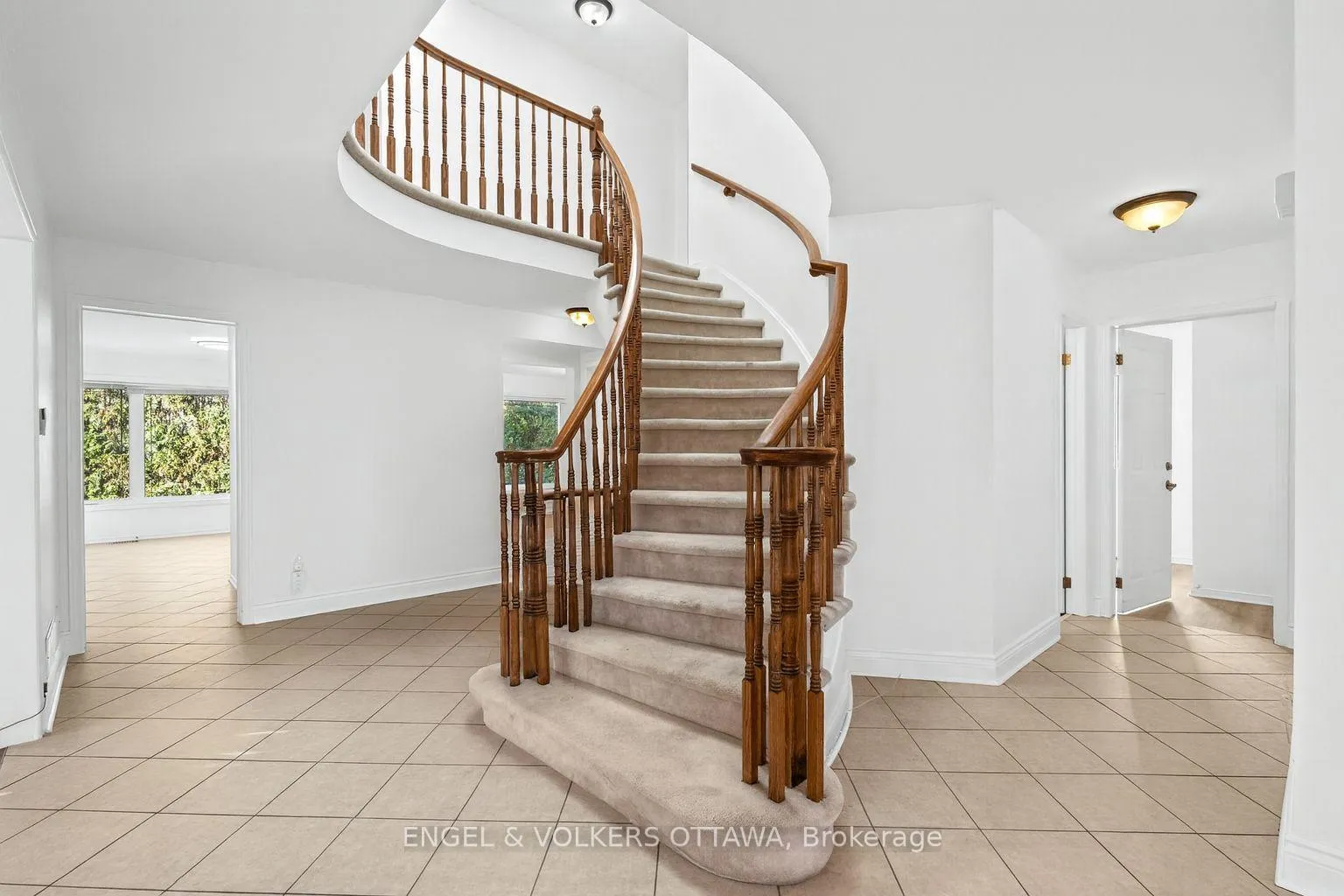 Photo 4 of 841 Montcrest Drive, Ottawa, Fallingbrook/Ridgemount — HOMEH