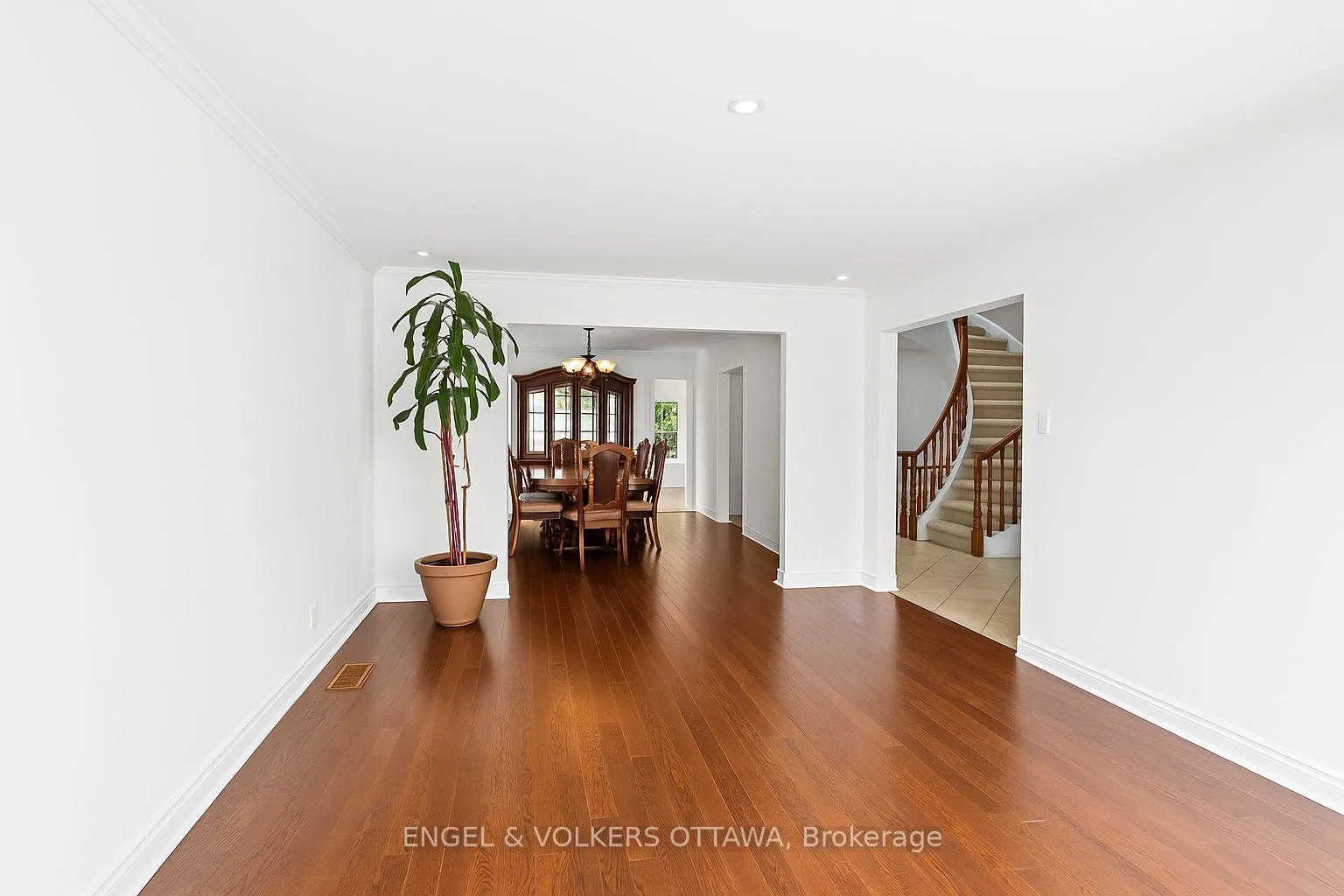 Photo 6 of 841 Montcrest Drive, Ottawa, Fallingbrook/Ridgemount — HOMEH
