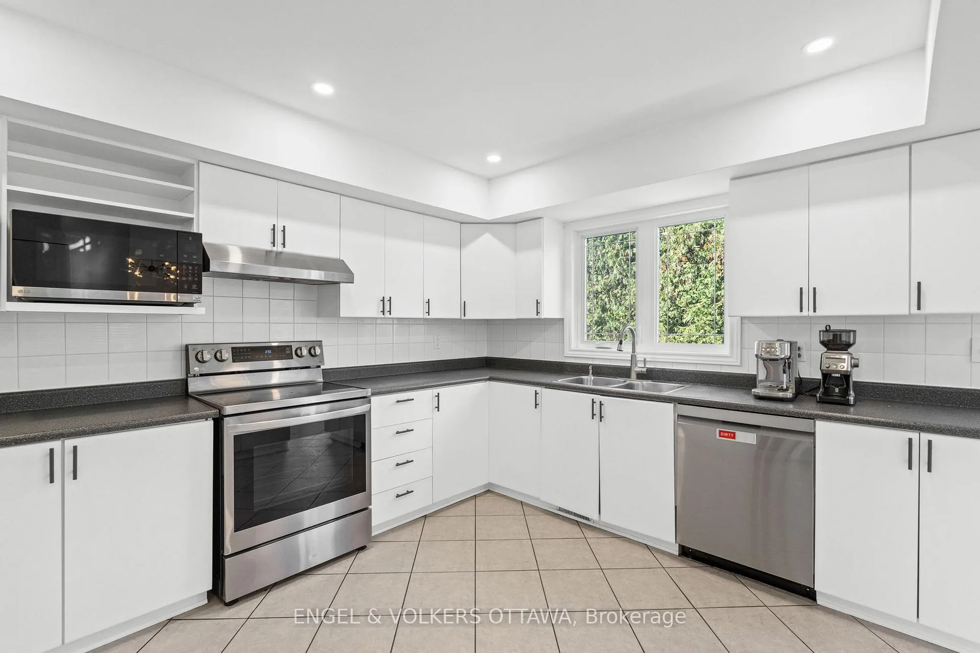 Photo 9 of 841 Montcrest Drive, Ottawa, Fallingbrook/Ridgemount — HOMEH