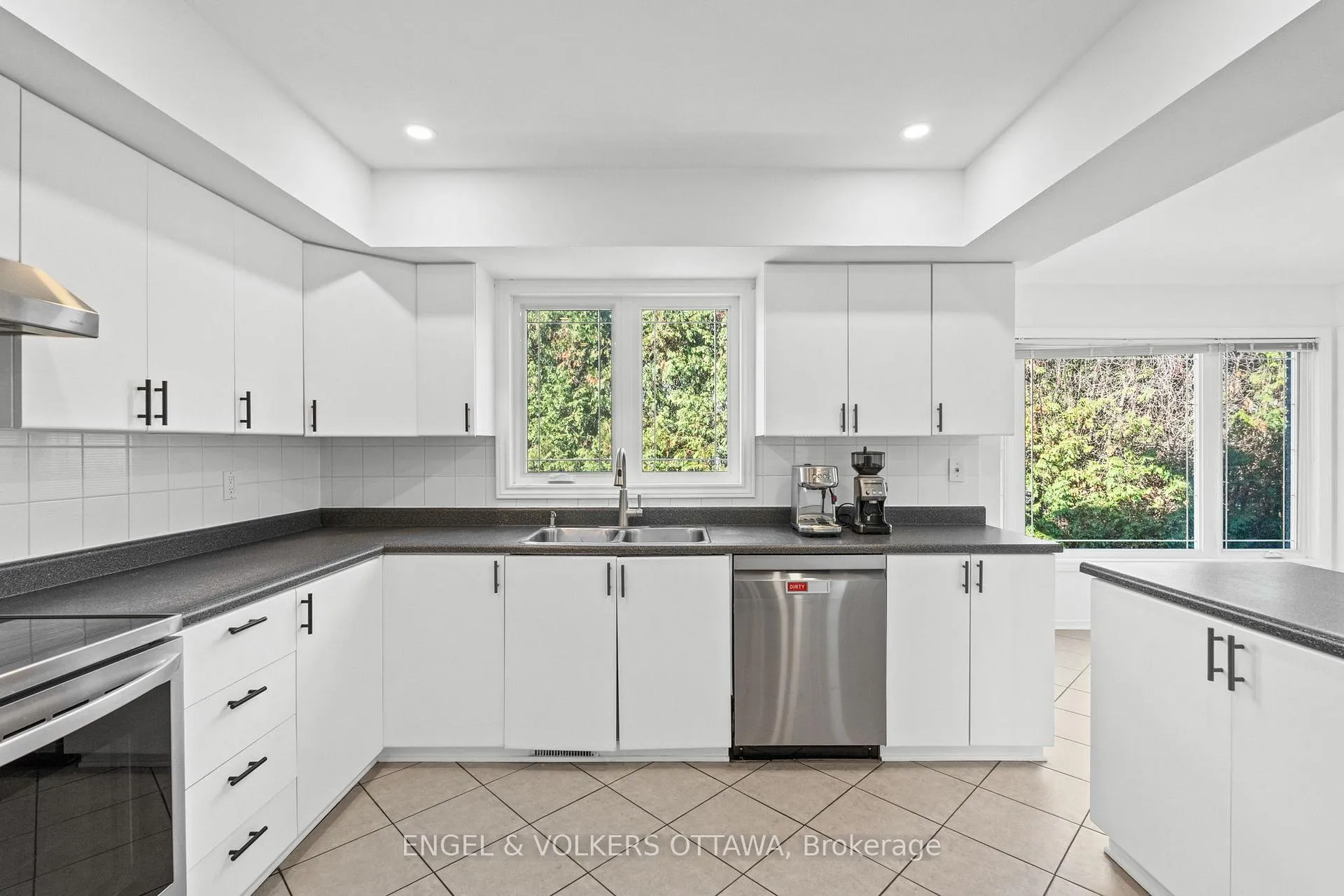 Photo 10 of 841 Montcrest Drive, Ottawa, Fallingbrook/Ridgemount — HOMEH