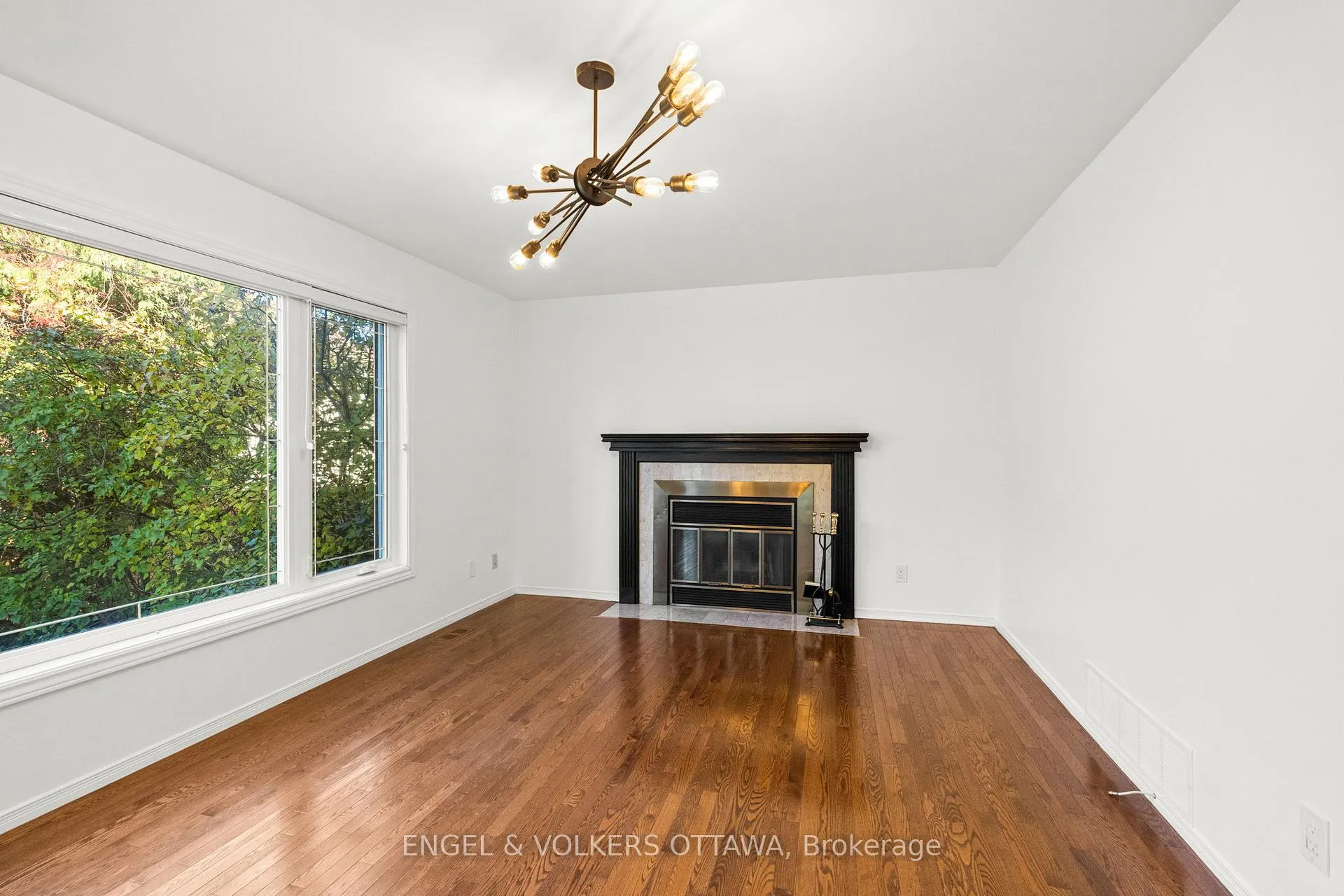 Photo 14 of 841 Montcrest Drive, Ottawa, Fallingbrook/Ridgemount — HOMEH
