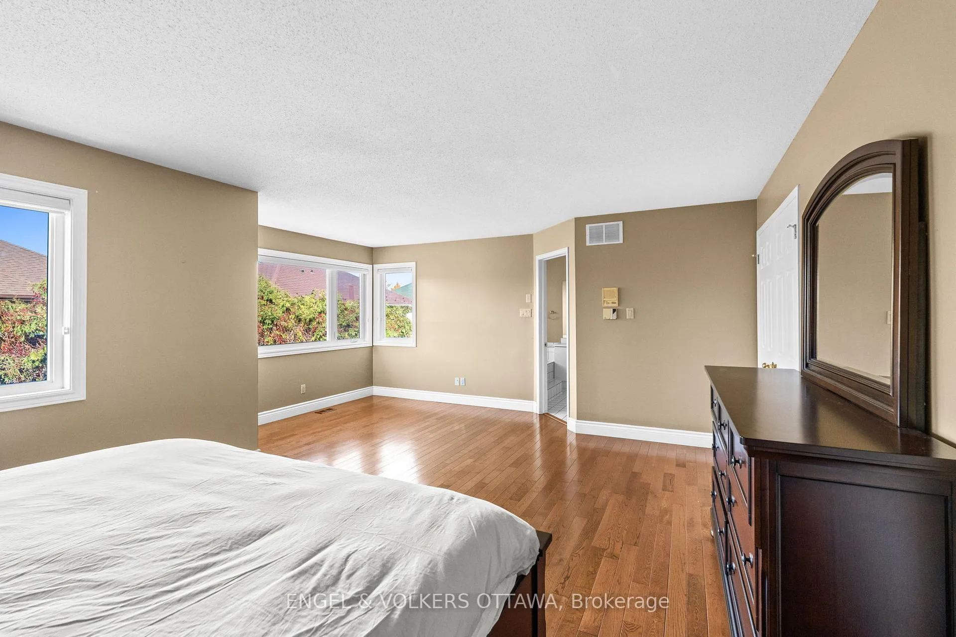 Photo 21 of 841 Montcrest Drive, Ottawa, Fallingbrook/Ridgemount — HOMEH