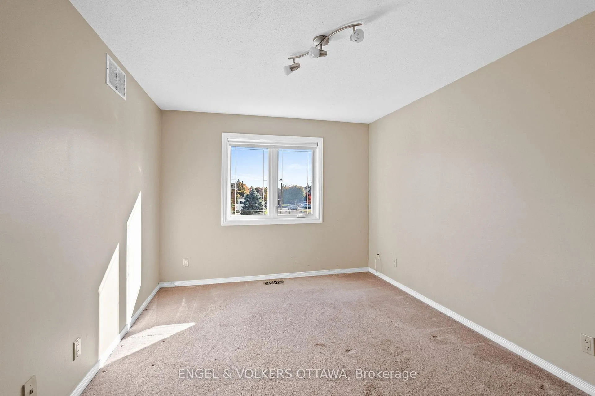 Photo 30 of 841 Montcrest Drive, Ottawa, Fallingbrook/Ridgemount — HOMEH