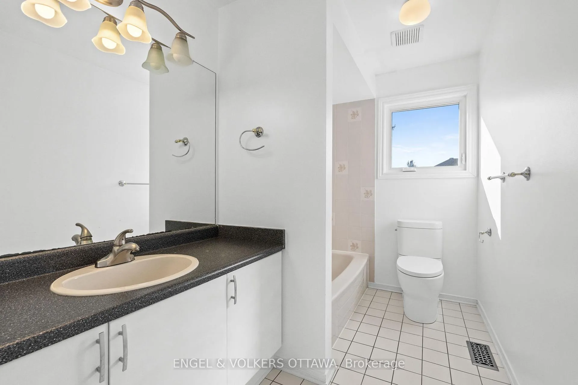 Photo 32 of 841 Montcrest Drive, Ottawa, Fallingbrook/Ridgemount — HOMEH