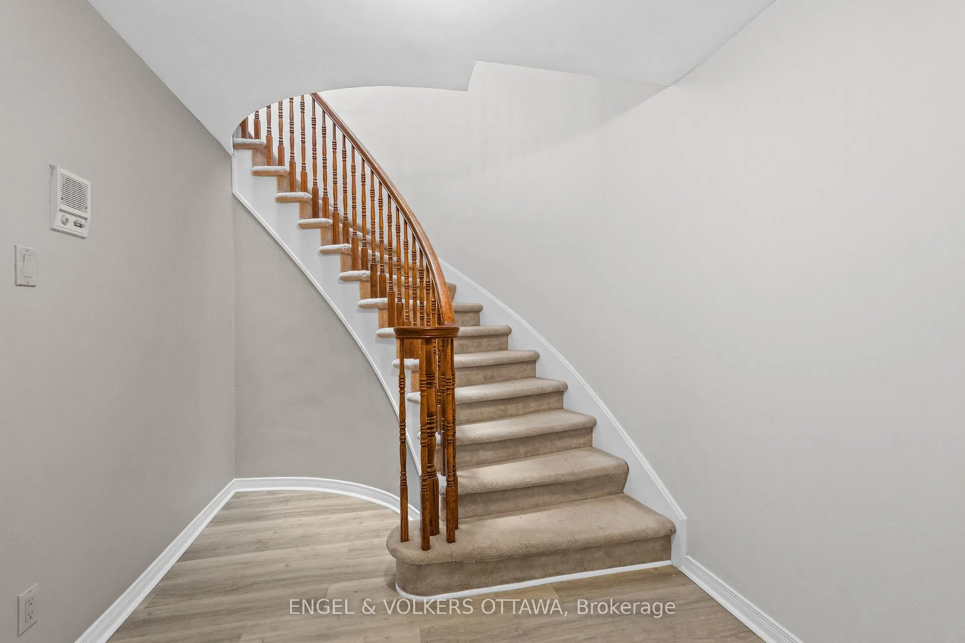 Photo 33 of 841 Montcrest Drive, Ottawa, Fallingbrook/Ridgemount — HOMEH