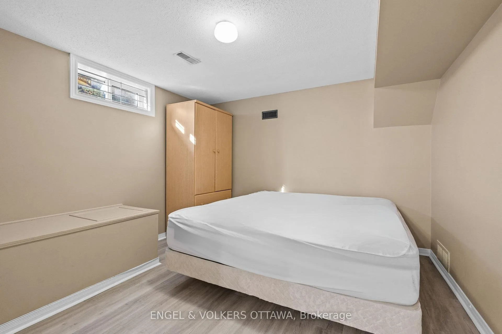 Photo 36 of 841 Montcrest Drive, Ottawa, Fallingbrook/Ridgemount — HOMEH