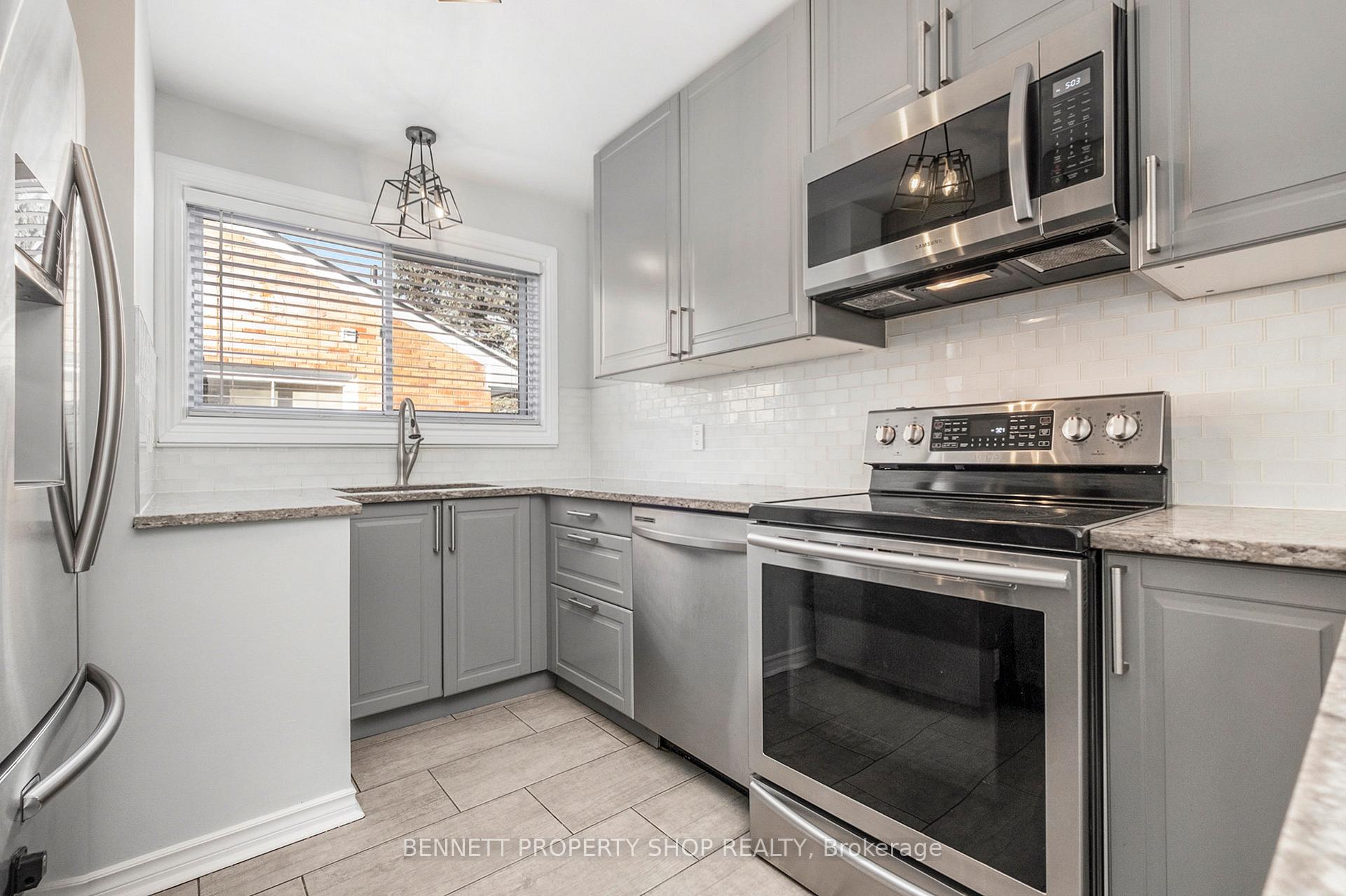 Photo 8 of 1320 Bloomsbury Crescent, Ottawa, Parkway Park — HOMEH
