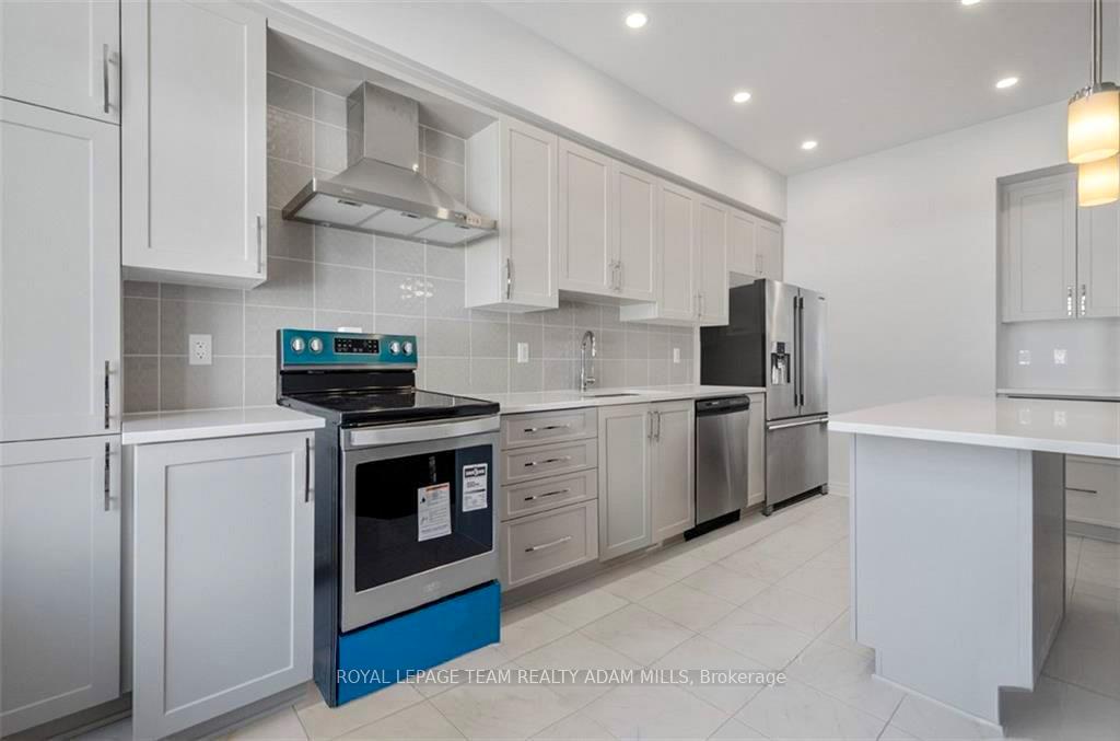 Photo 10 of 12 Verglas Lane, Ottawa, Mer Bleue/Bradley Estates/Anderson Park — HOMEH