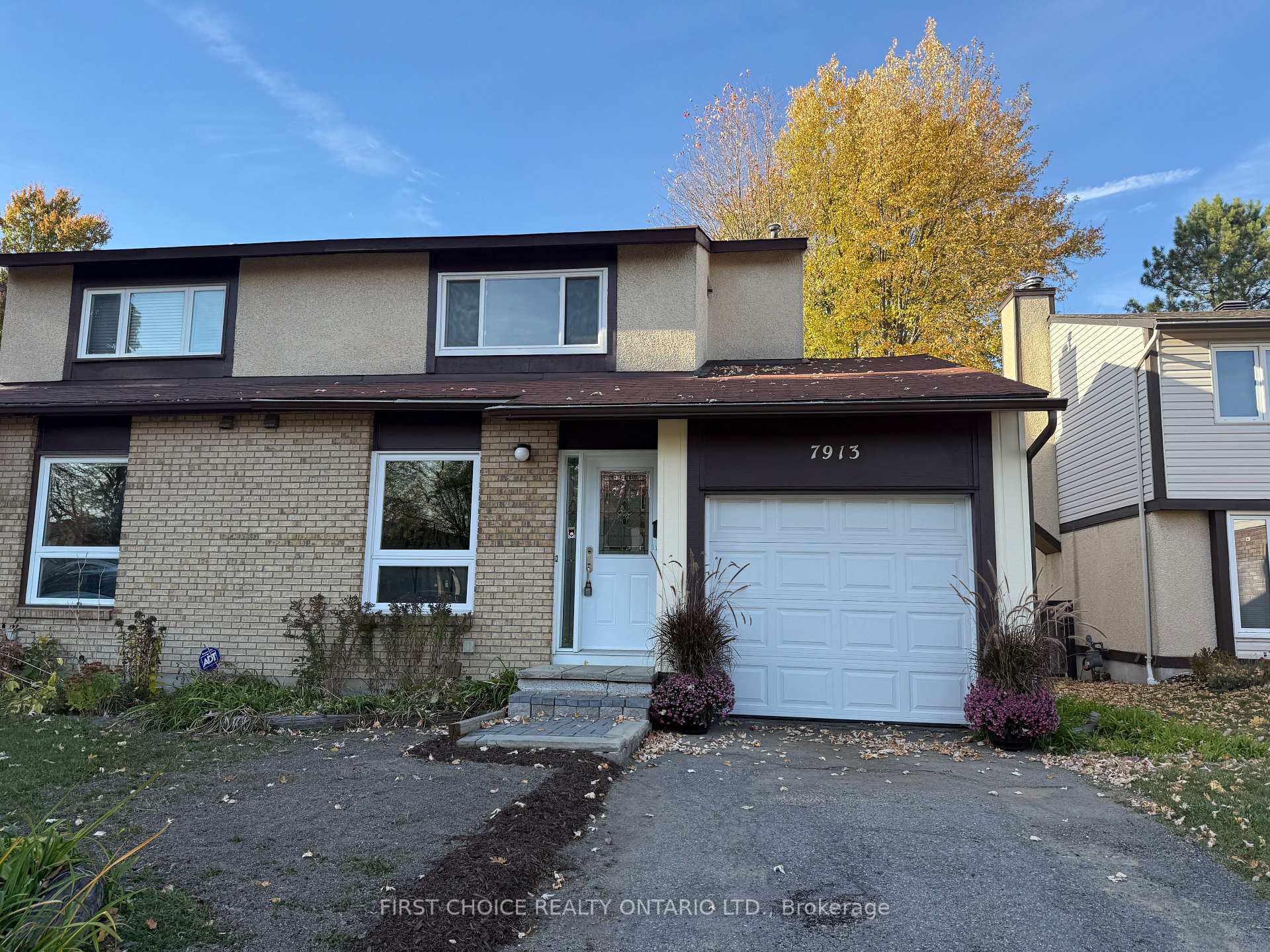 Front of 7913 Jeanne D'arc Boulevard