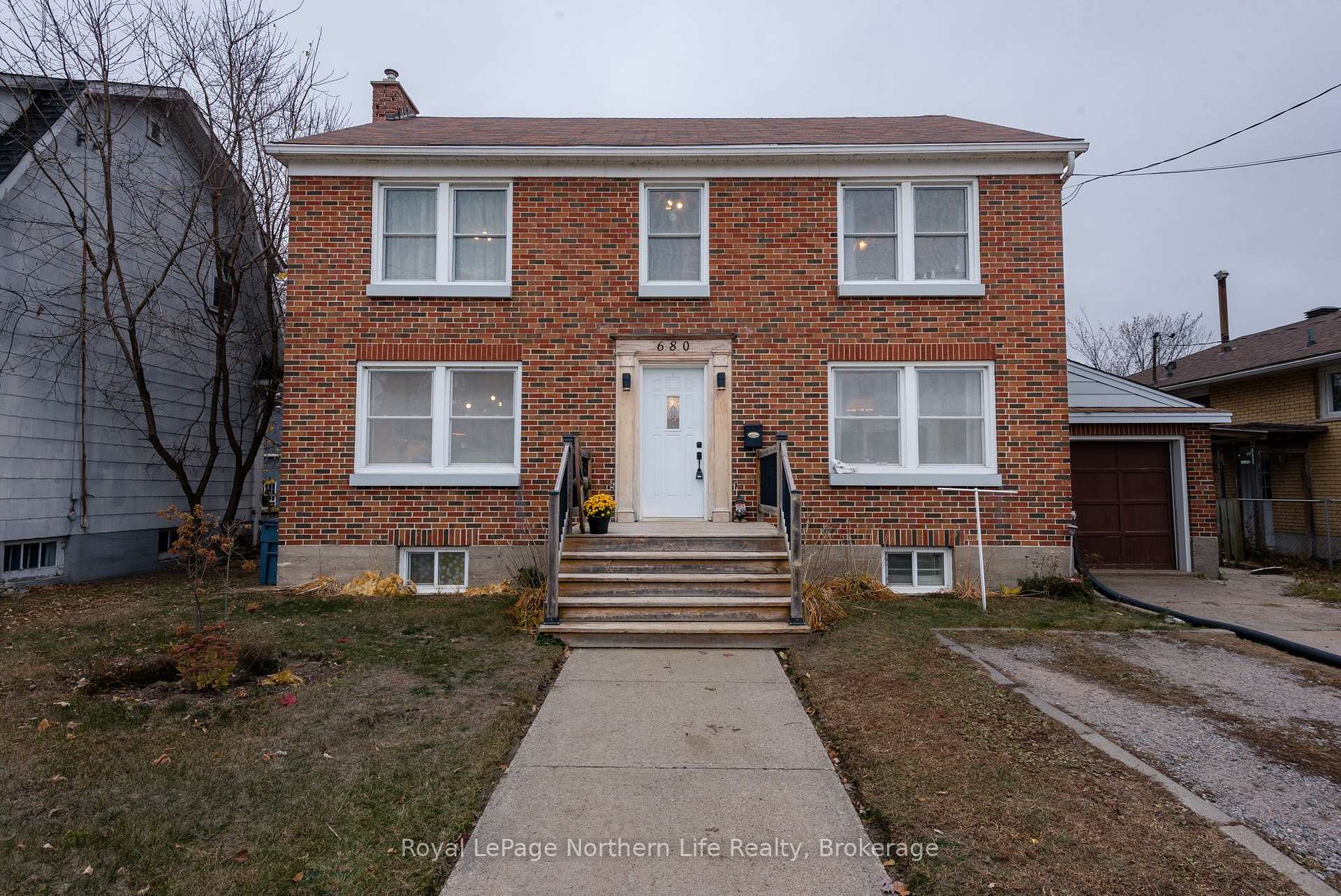 Front of 680 Main Street W