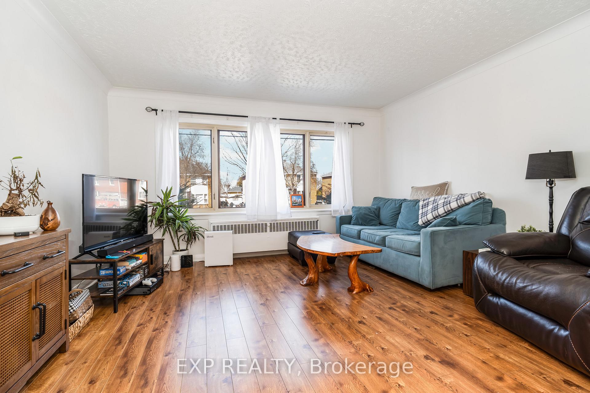 Photo 3 of 330 Donald Street, Ottawa, Overbrook/Castle Heights — HOMEH