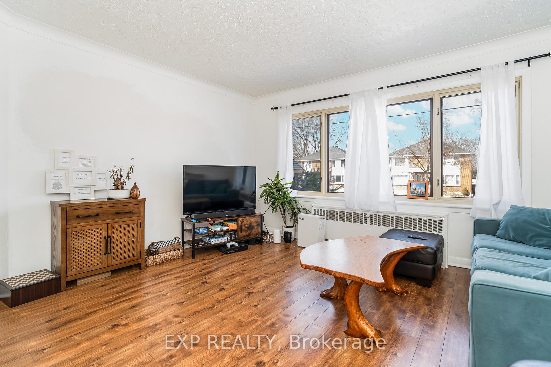 Photo 4 of 330 Donald Street, Ottawa, Overbrook/Castle Heights — HOMEH