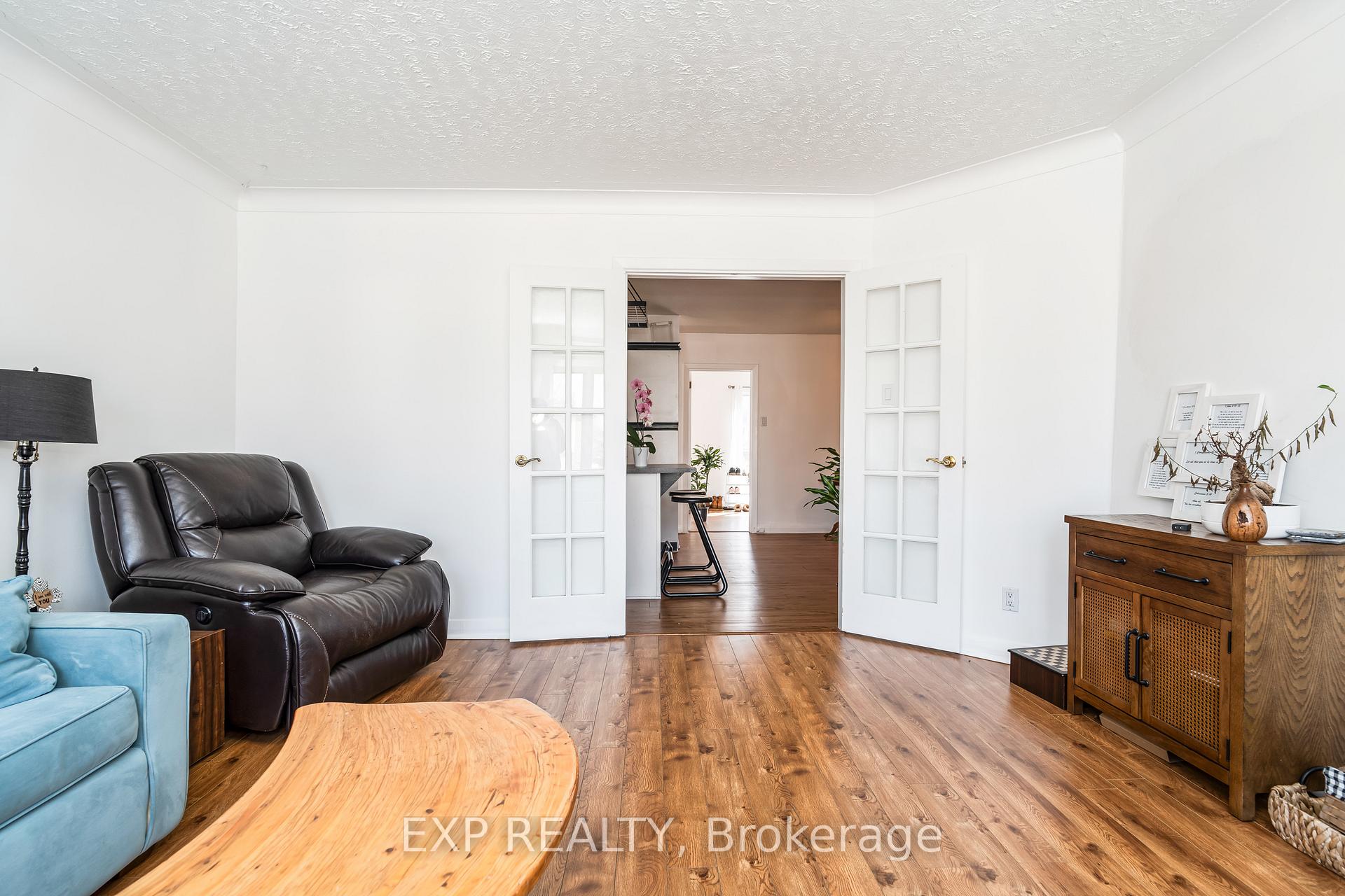 Photo 5 of 330 Donald Street, Ottawa, Overbrook/Castle Heights — HOMEH