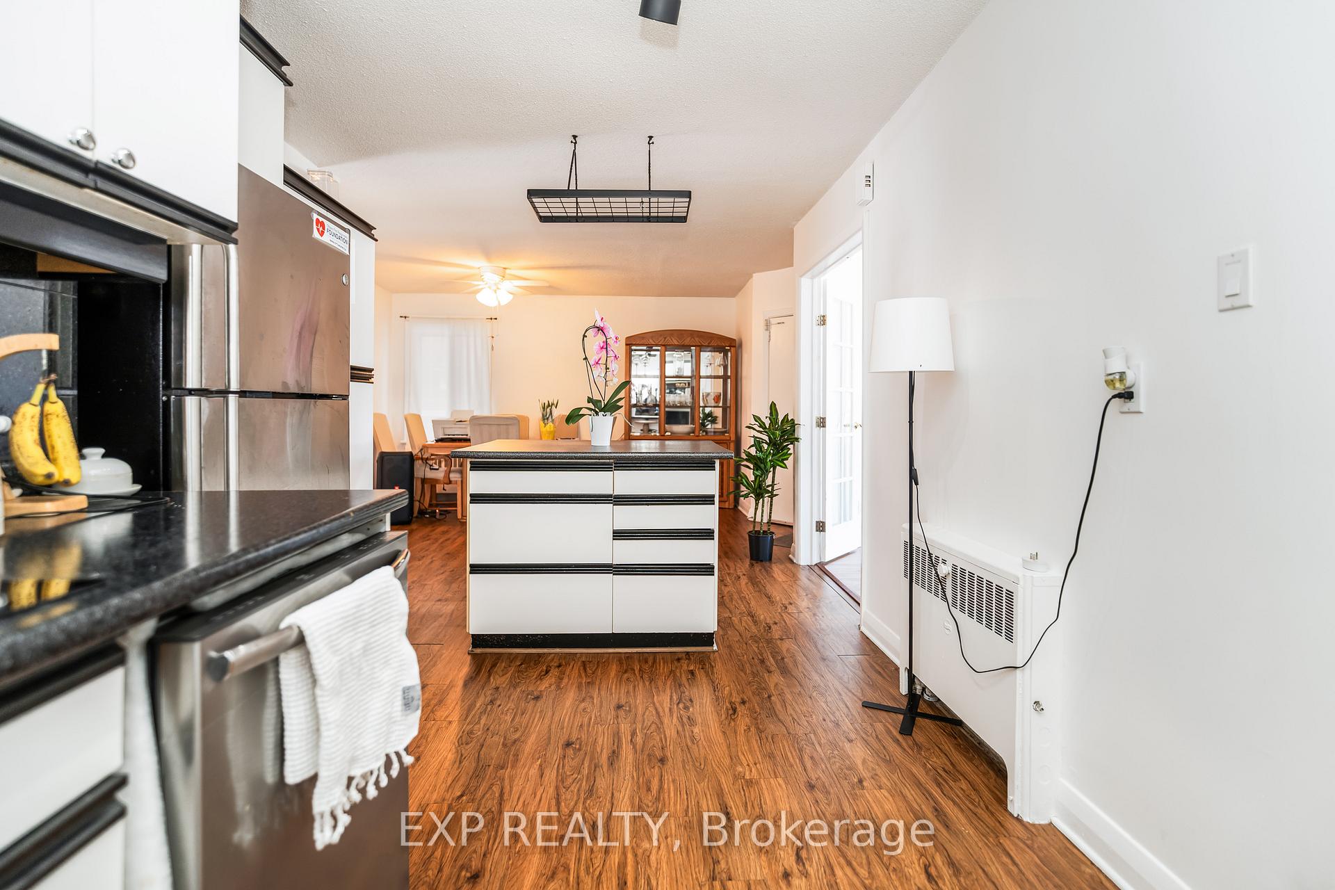 Photo 10 of 330 Donald Street, Ottawa, Overbrook/Castle Heights — HOMEH