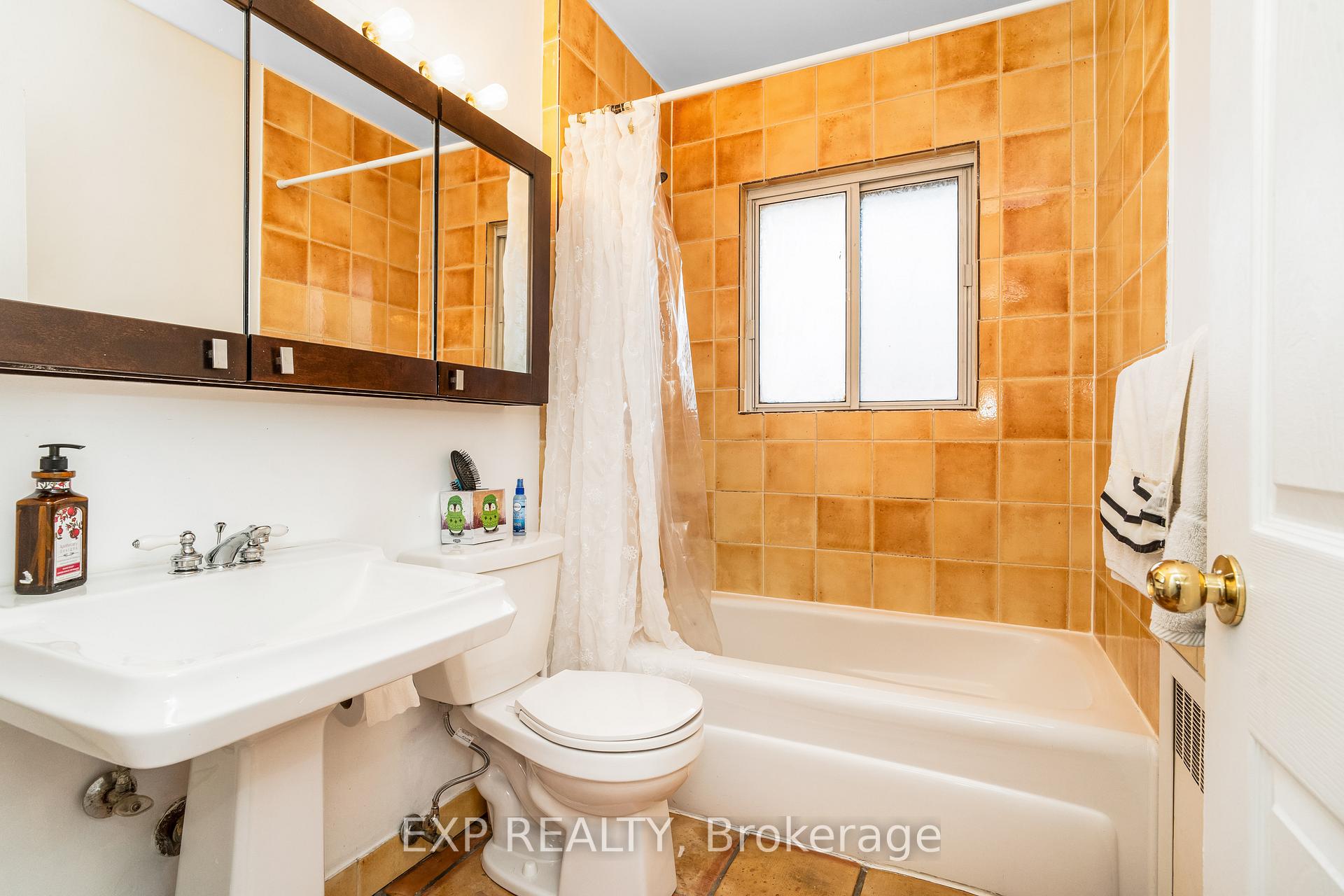 Photo 15 of 330 Donald Street, Ottawa, Overbrook/Castle Heights — HOMEH