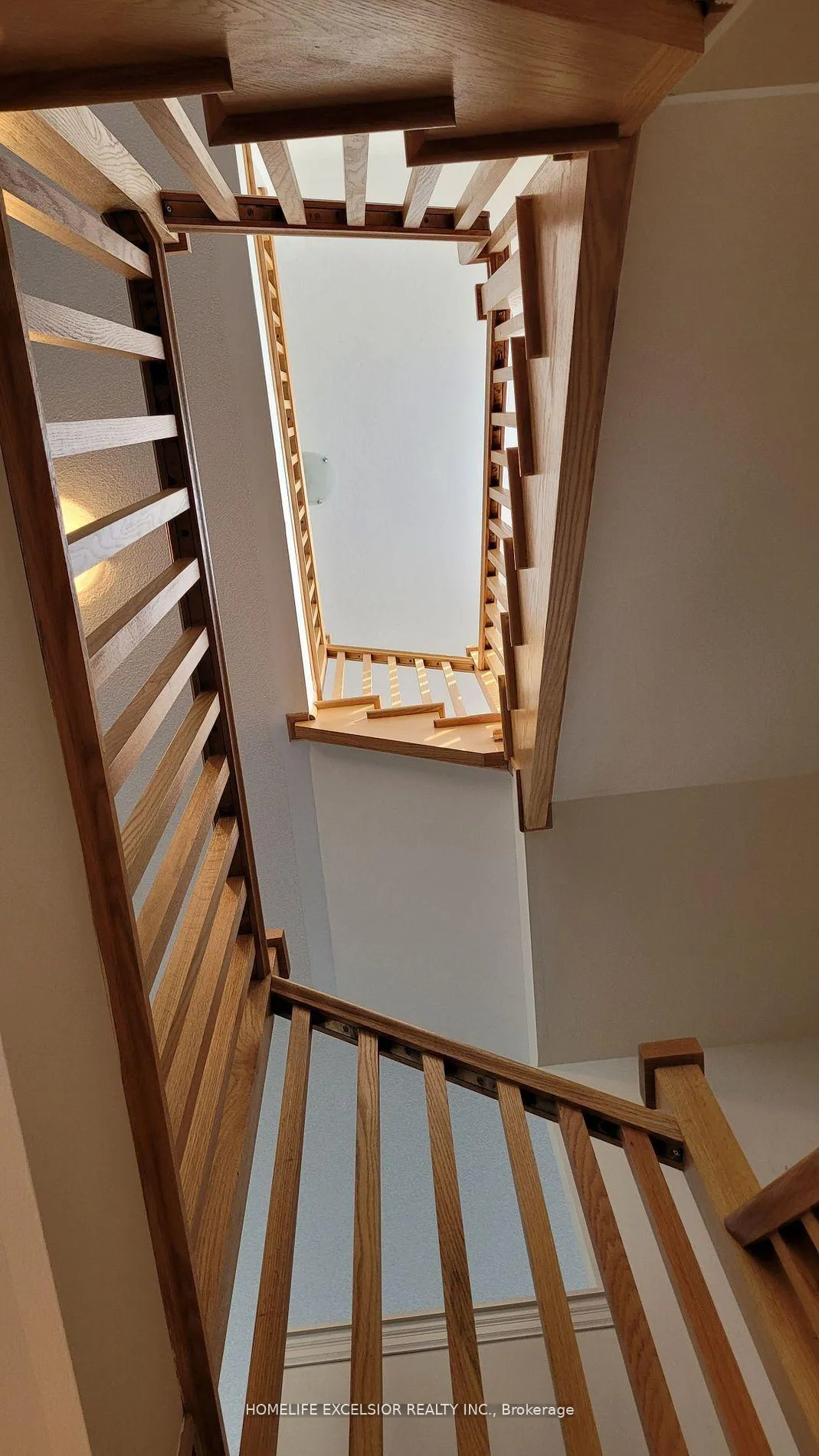 Photo 8 of 192 Tango Crescent, Newmarket, Woodland Hill — HOMEH