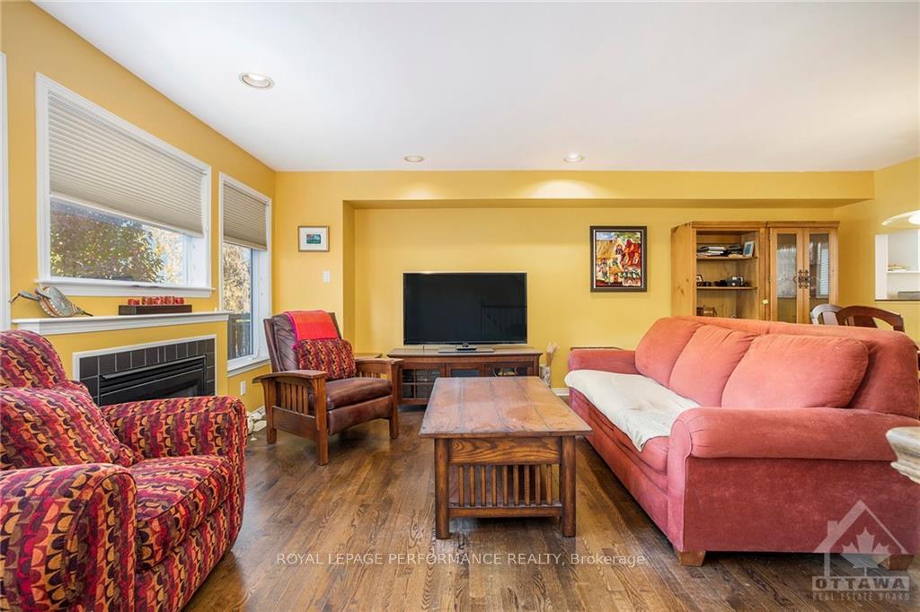 Photo 2 of 14 Schoolhouse Street, Ottawa, Lindenlea — HOMEH