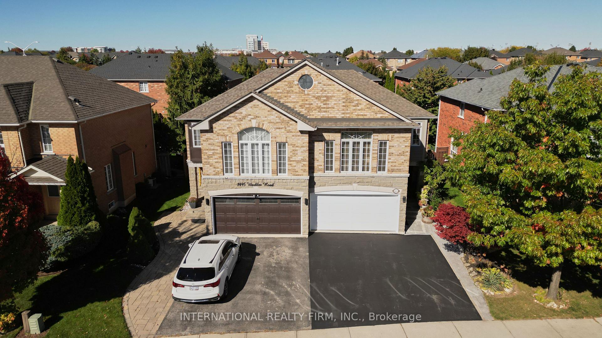 Photo 2 of 1493 Warbler Road, Oakville, West Oak Trails — HOMEH