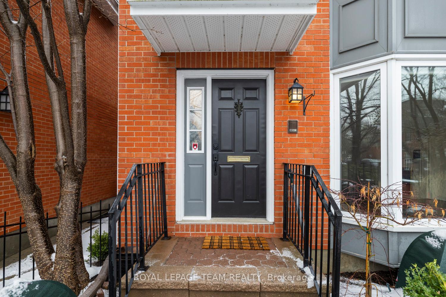 Photo 3 of 35 Charles Street, Ottawa, New Edinburgh — HOMEH