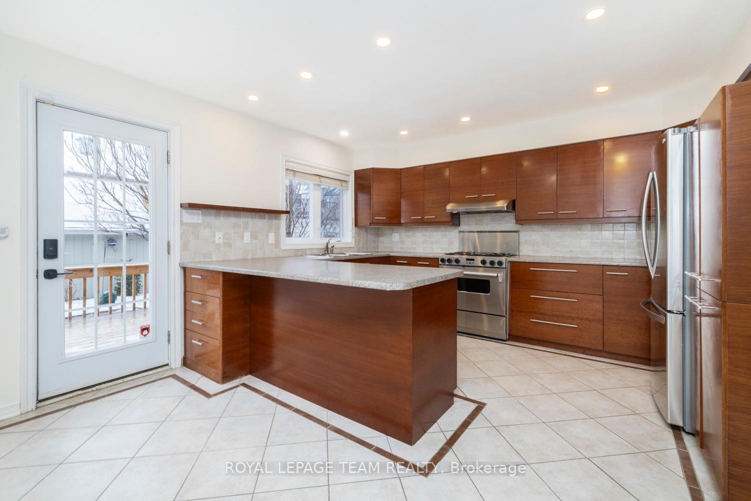 Photo 13 of 35 Charles Street, Ottawa, New Edinburgh — HOMEH