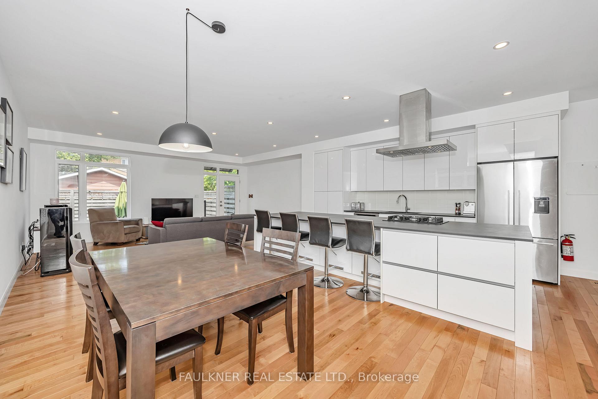 Photo 4 of Unit A, 141 Columbus Avenue, Ottawa, Overbrook/Castle Heights — HOMEH